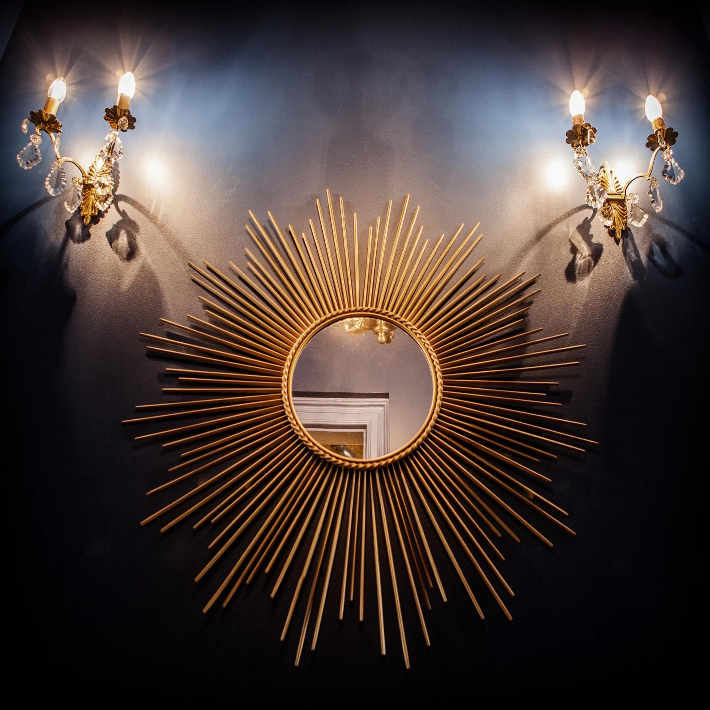 Decorative detail in Une Chambre Chez Dupont