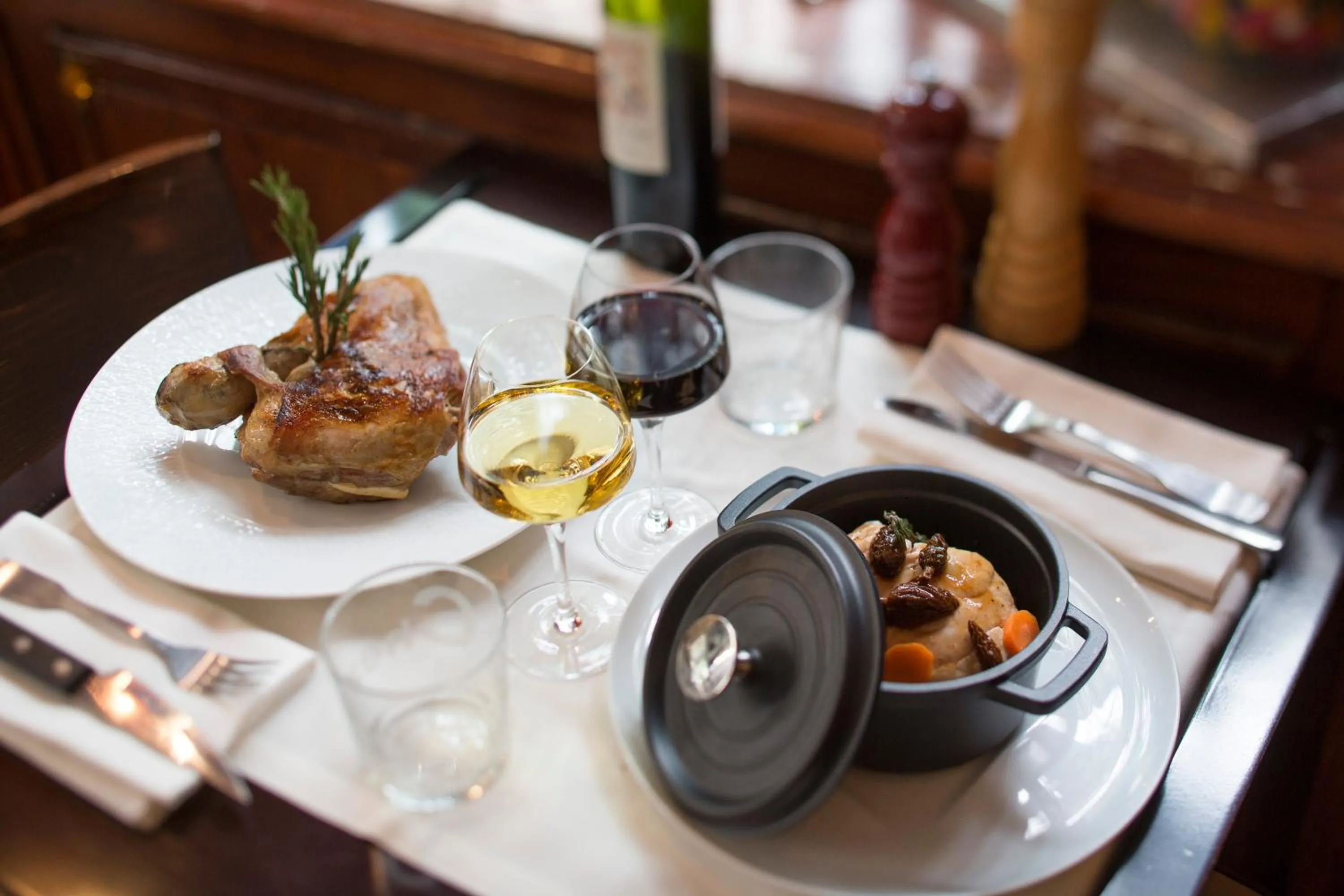 Food and drinks in Une Chambre Chez Dupont