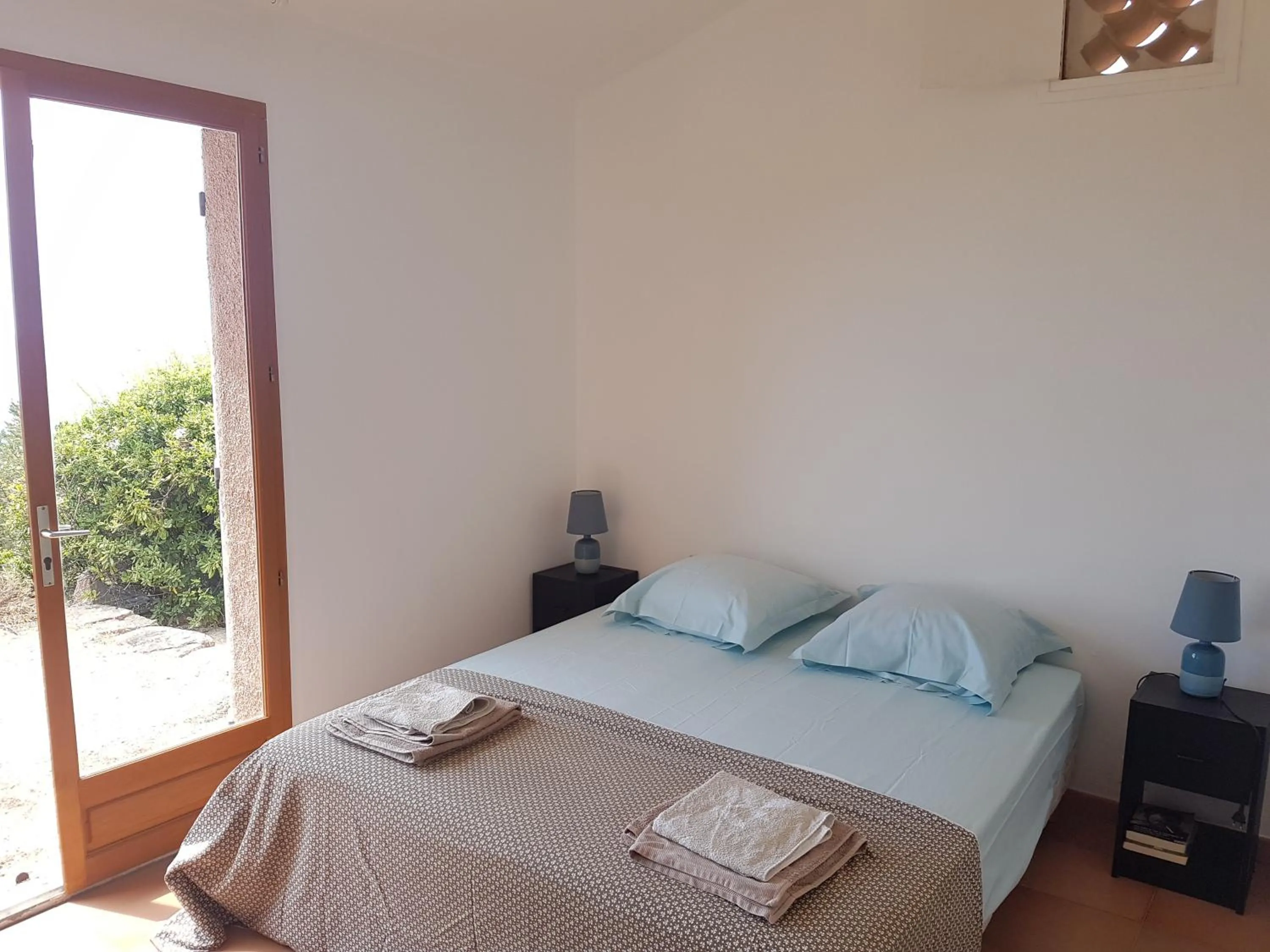 Bed in Maison sur Palombaggia