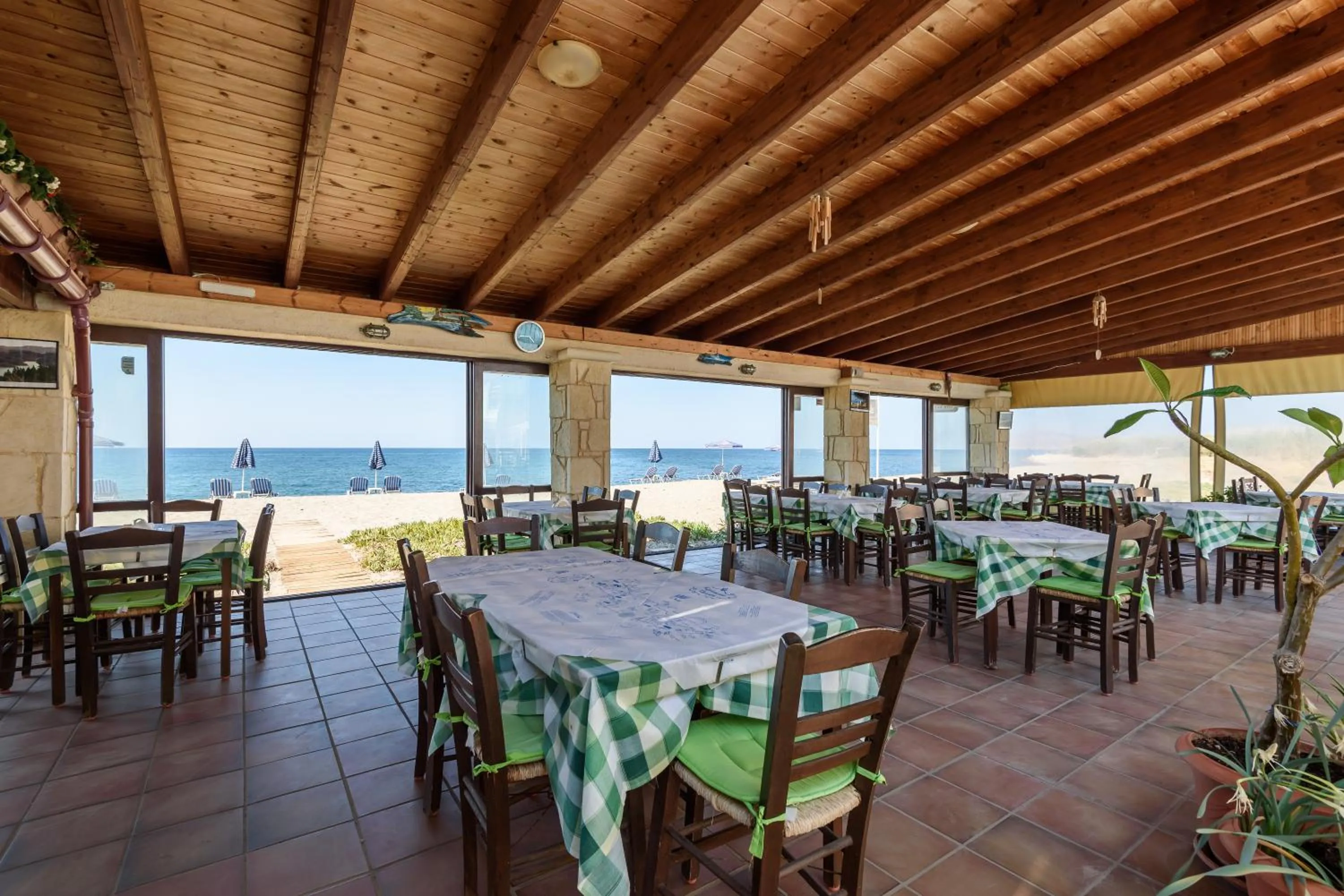 Restaurant/places to eat in Kostakis Beach