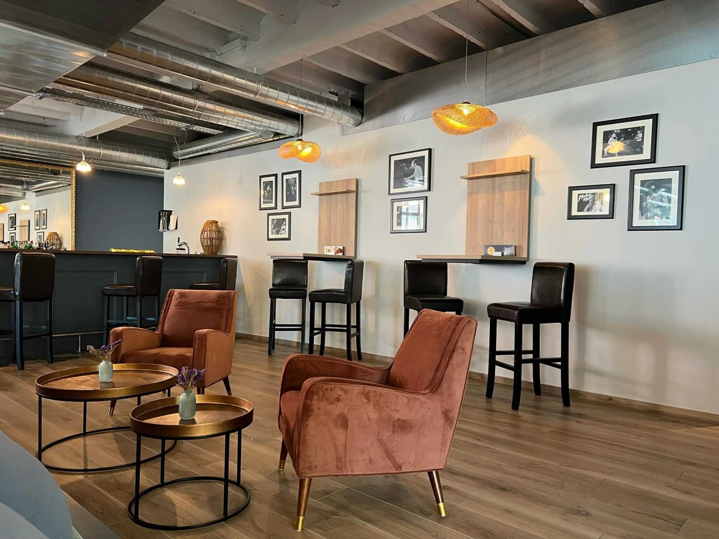 Restaurant/places to eat in Hotel Eden Palace au Lac