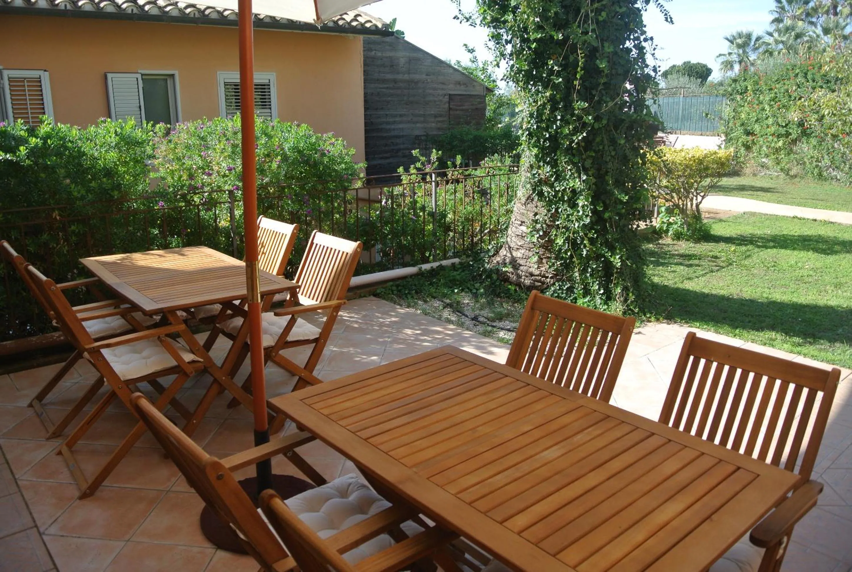 Dining area in Villa Carlotta Resort