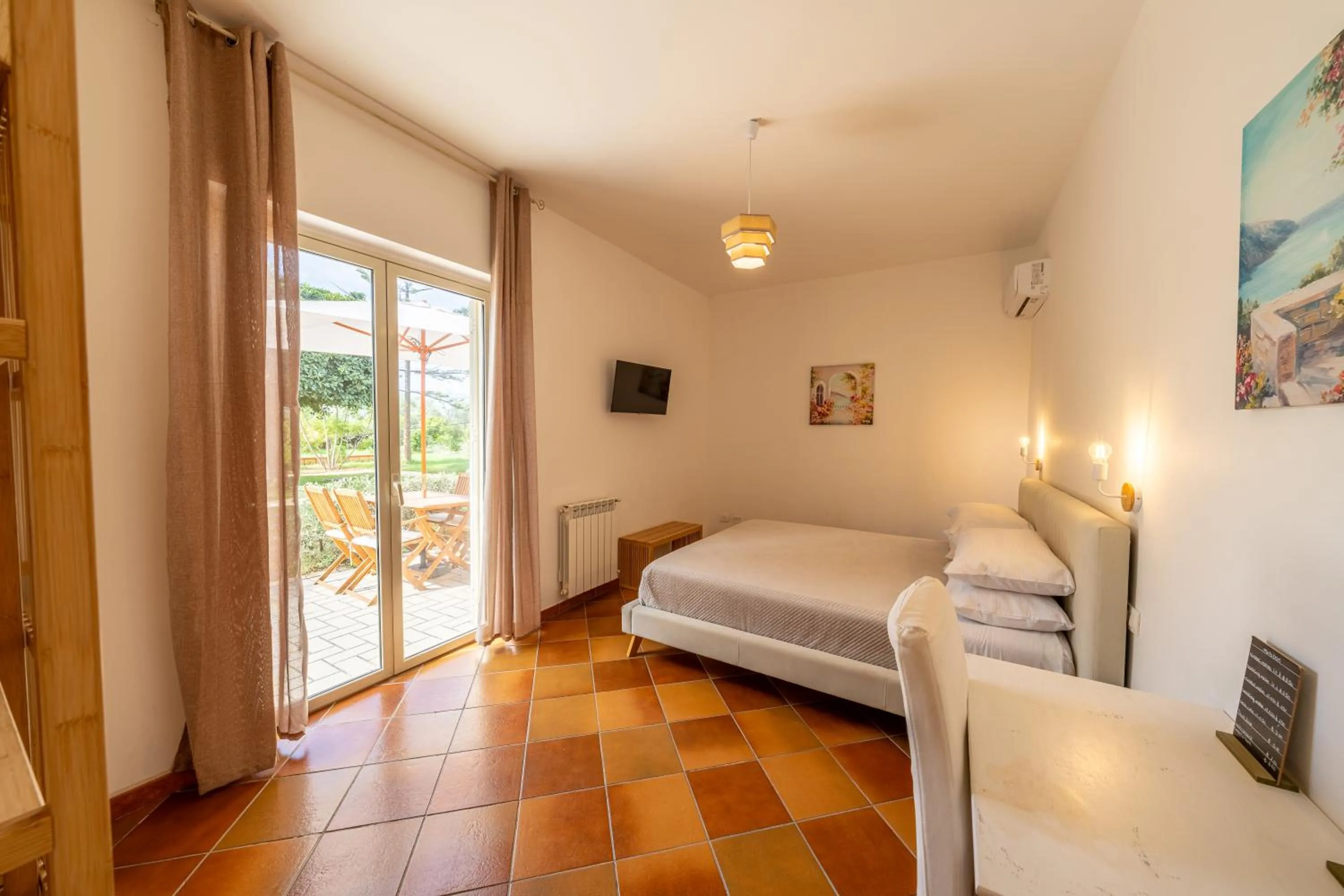 Photo of the whole room, Bed in Villa Carlotta Resort