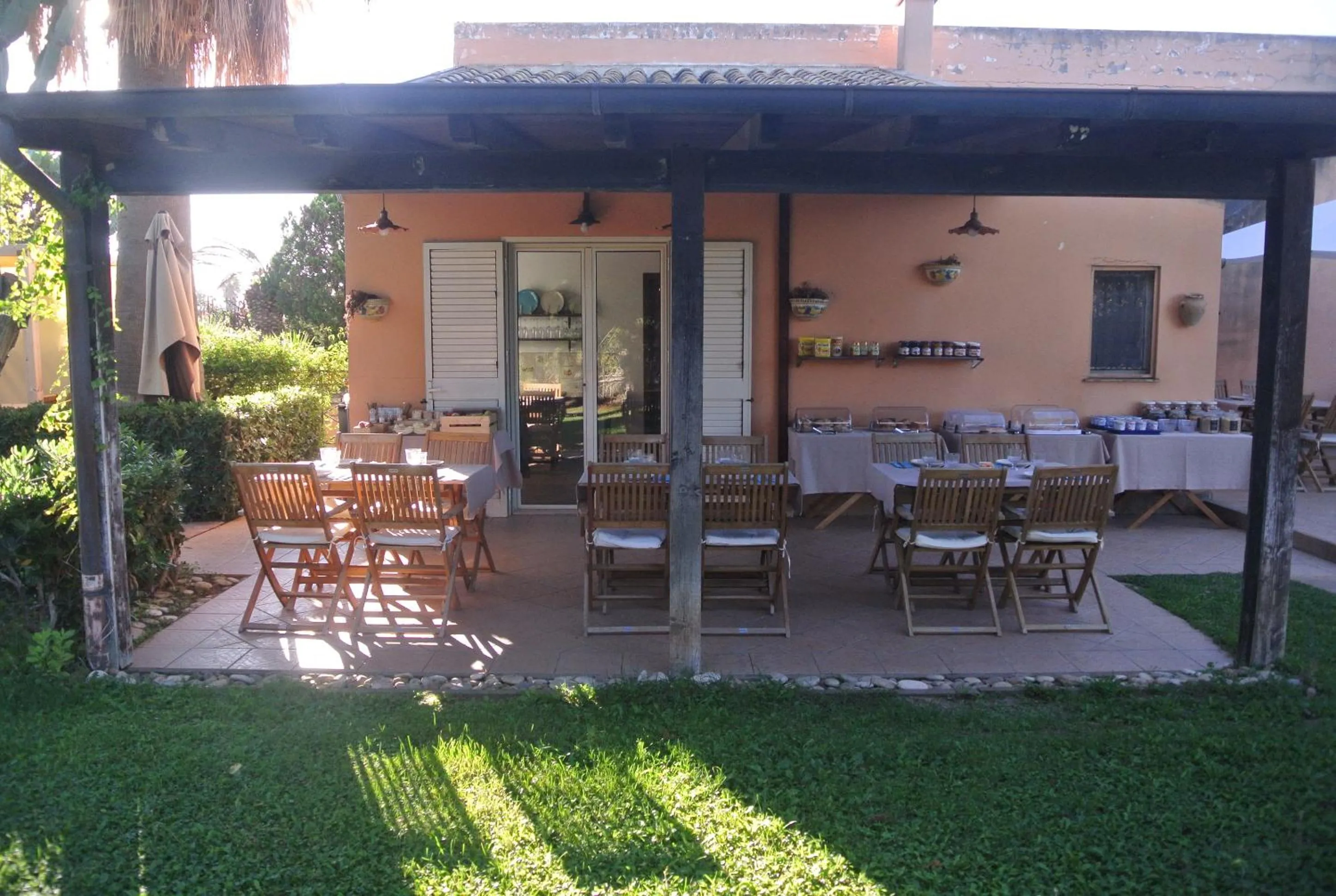 Breakfast in Villa Carlotta Resort