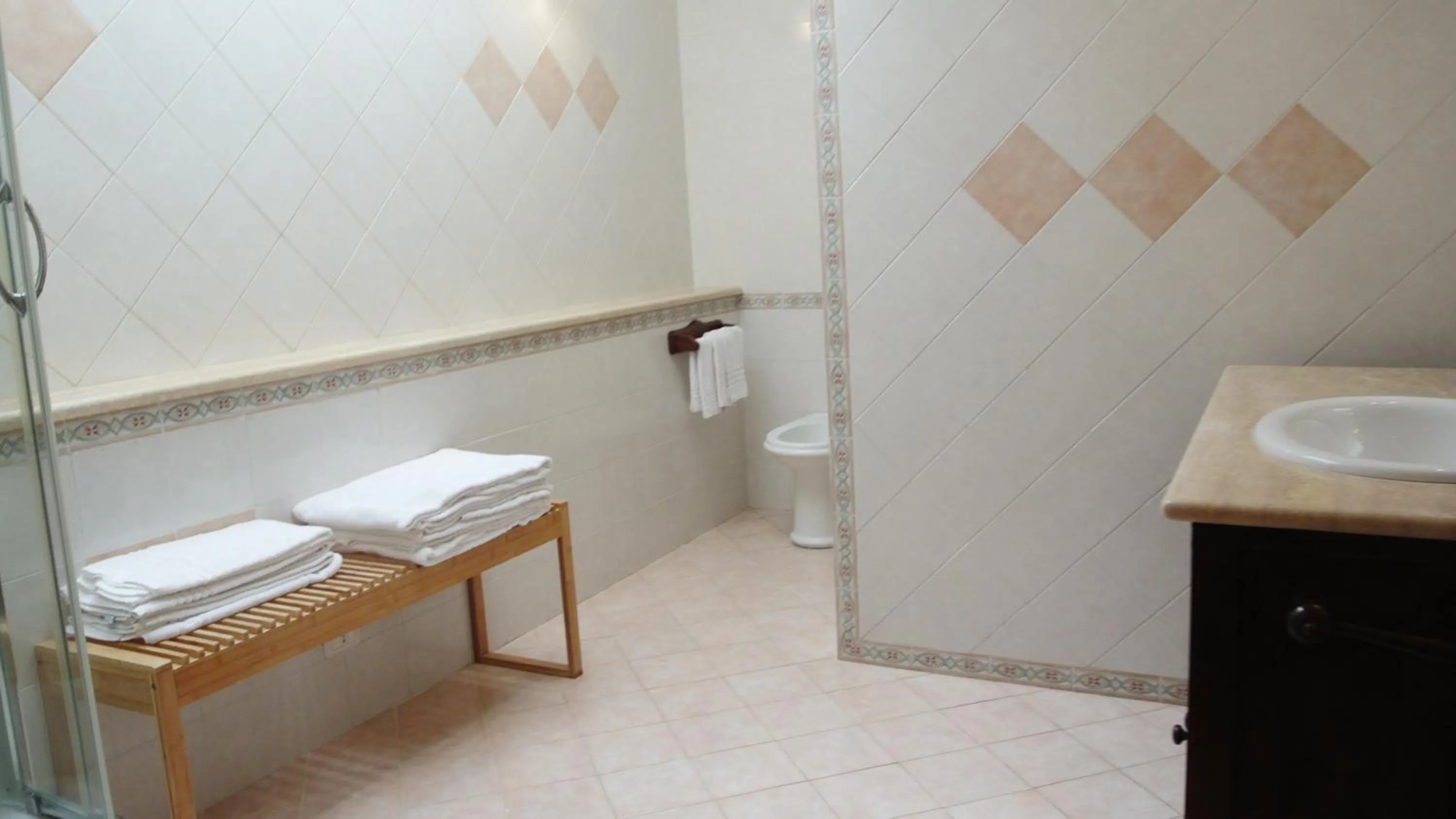 Bathroom in Villa Carlotta Resort