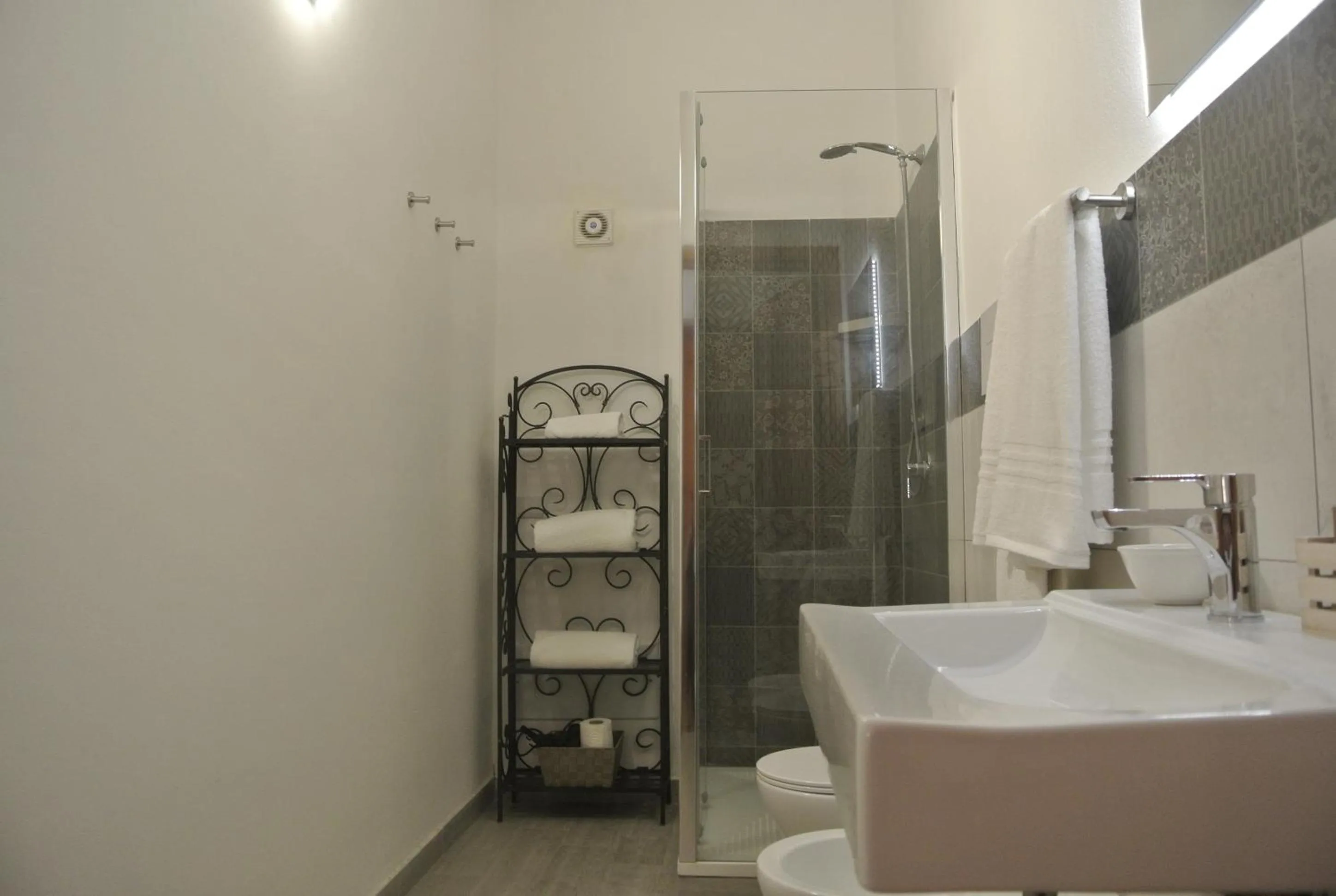 Bathroom in Villa Carlotta Resort