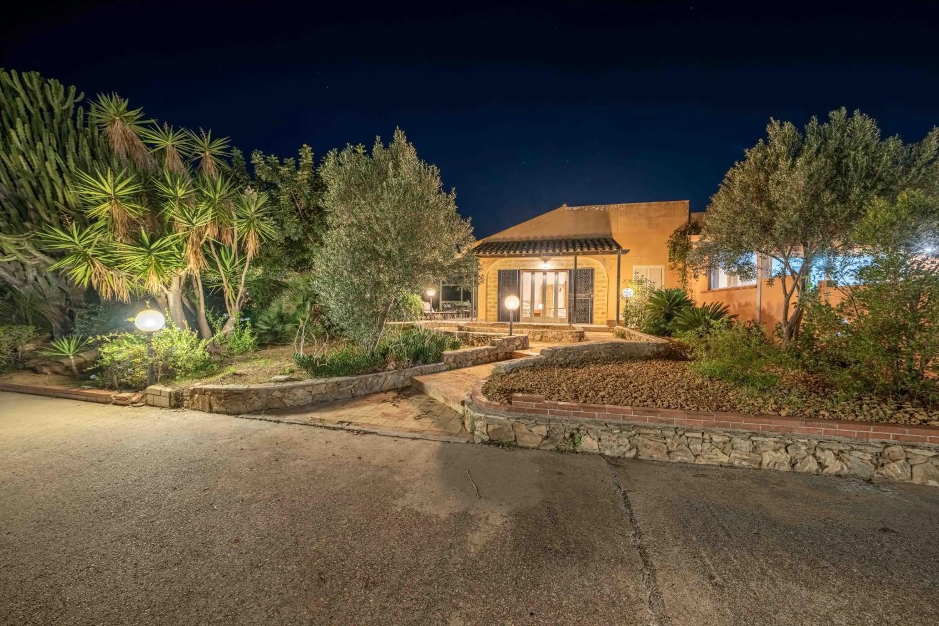 Night in Villa Carlotta Resort