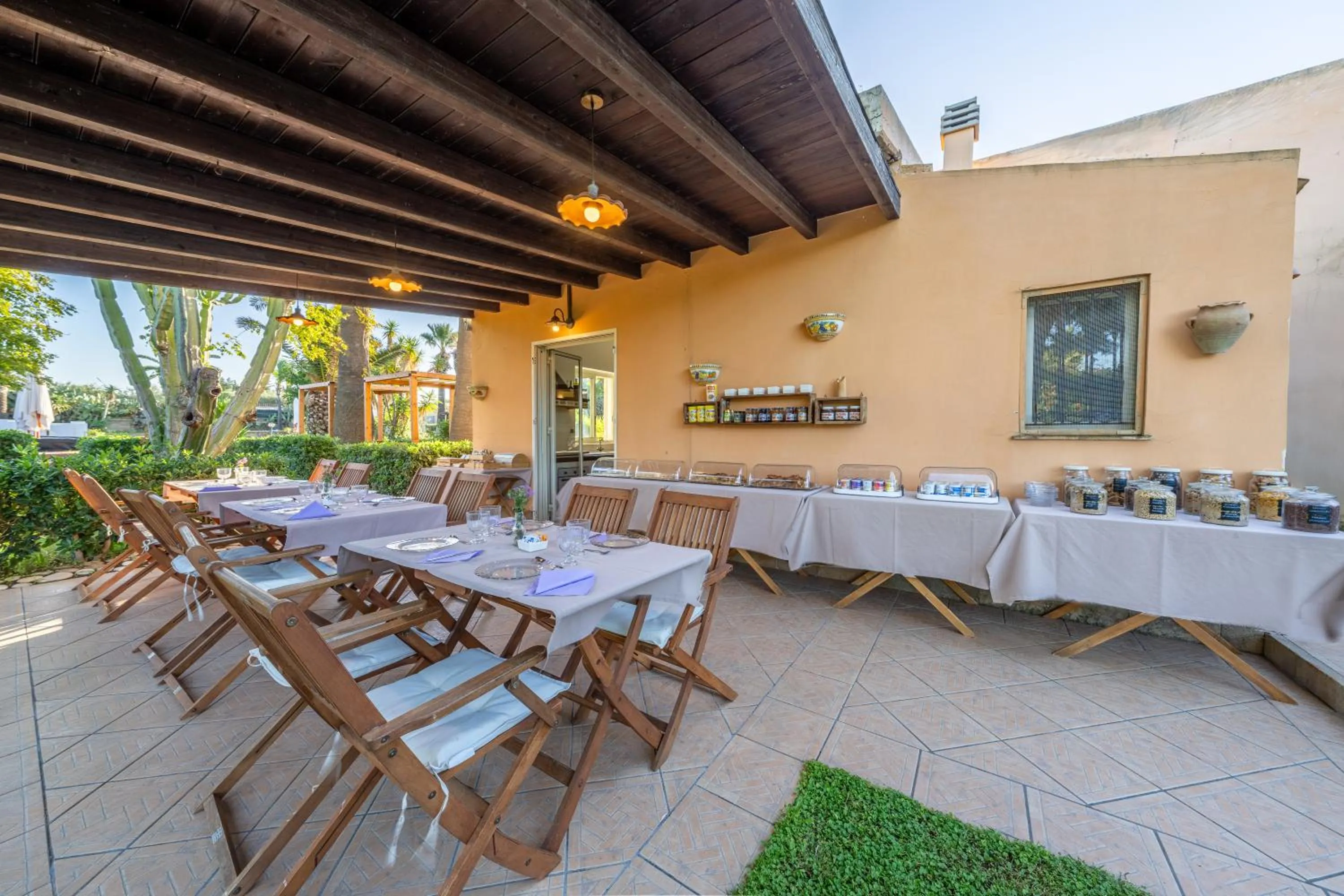 Buffet breakfast in Villa Carlotta Resort