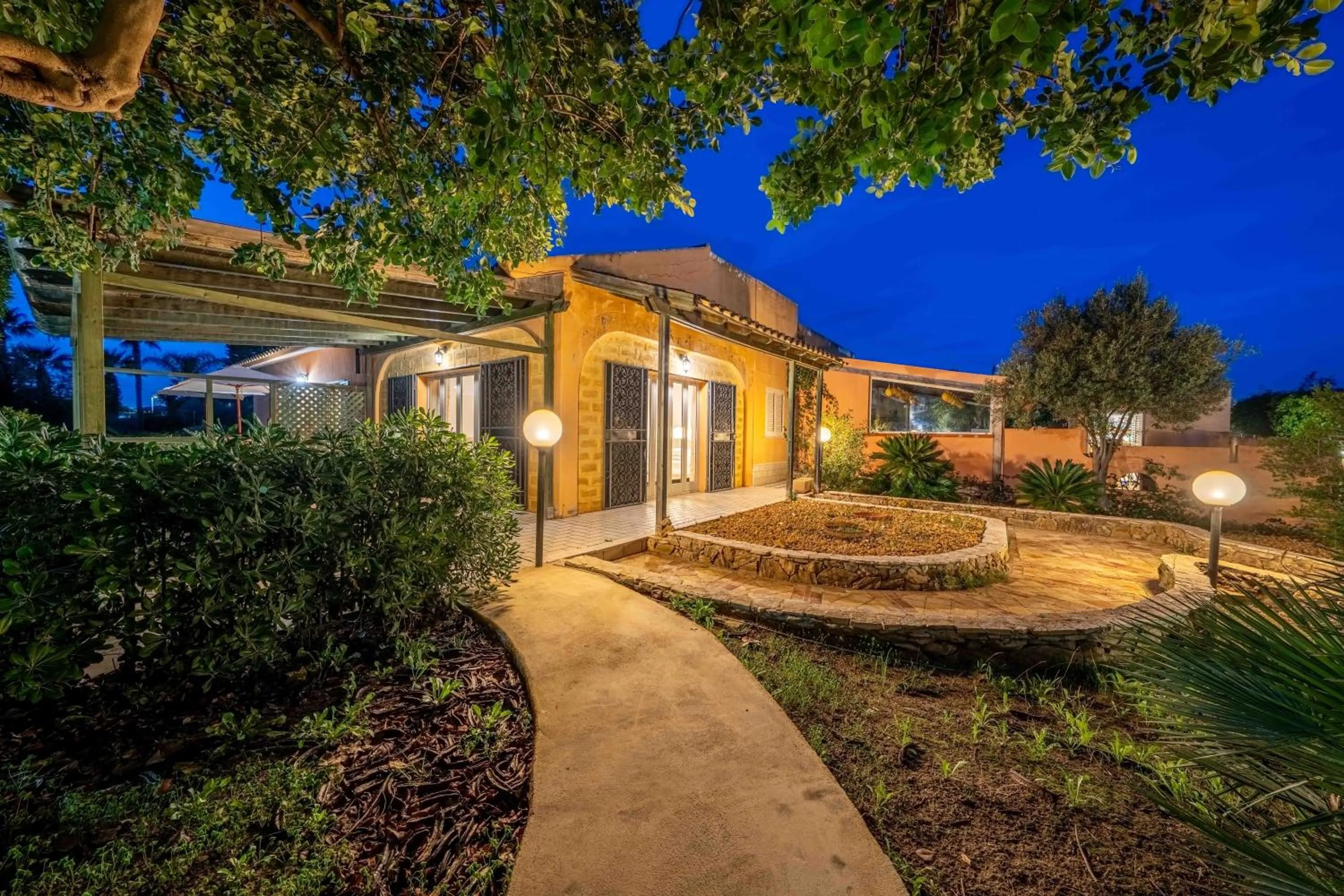 Night in Villa Carlotta Resort