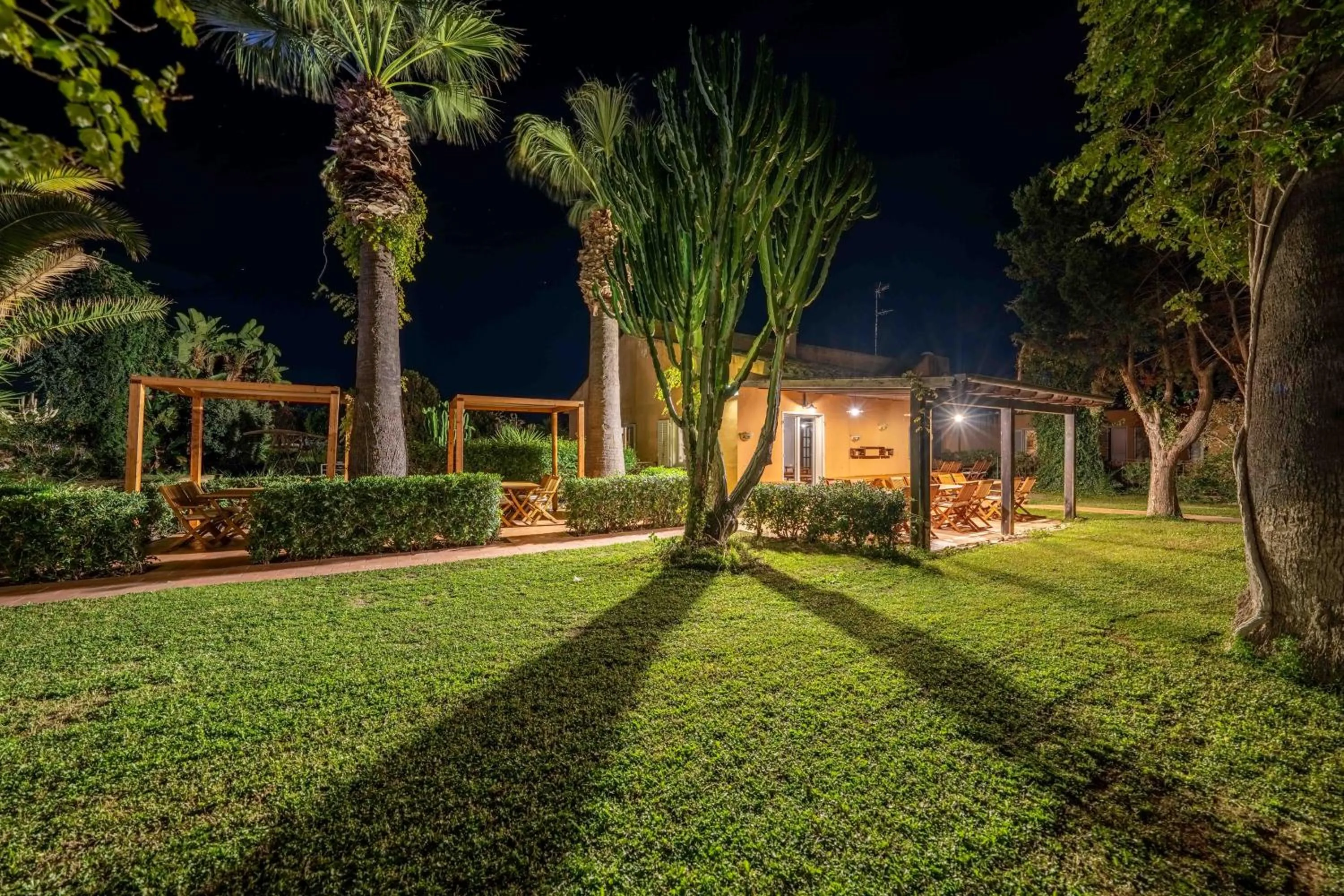 Night in Villa Carlotta Resort