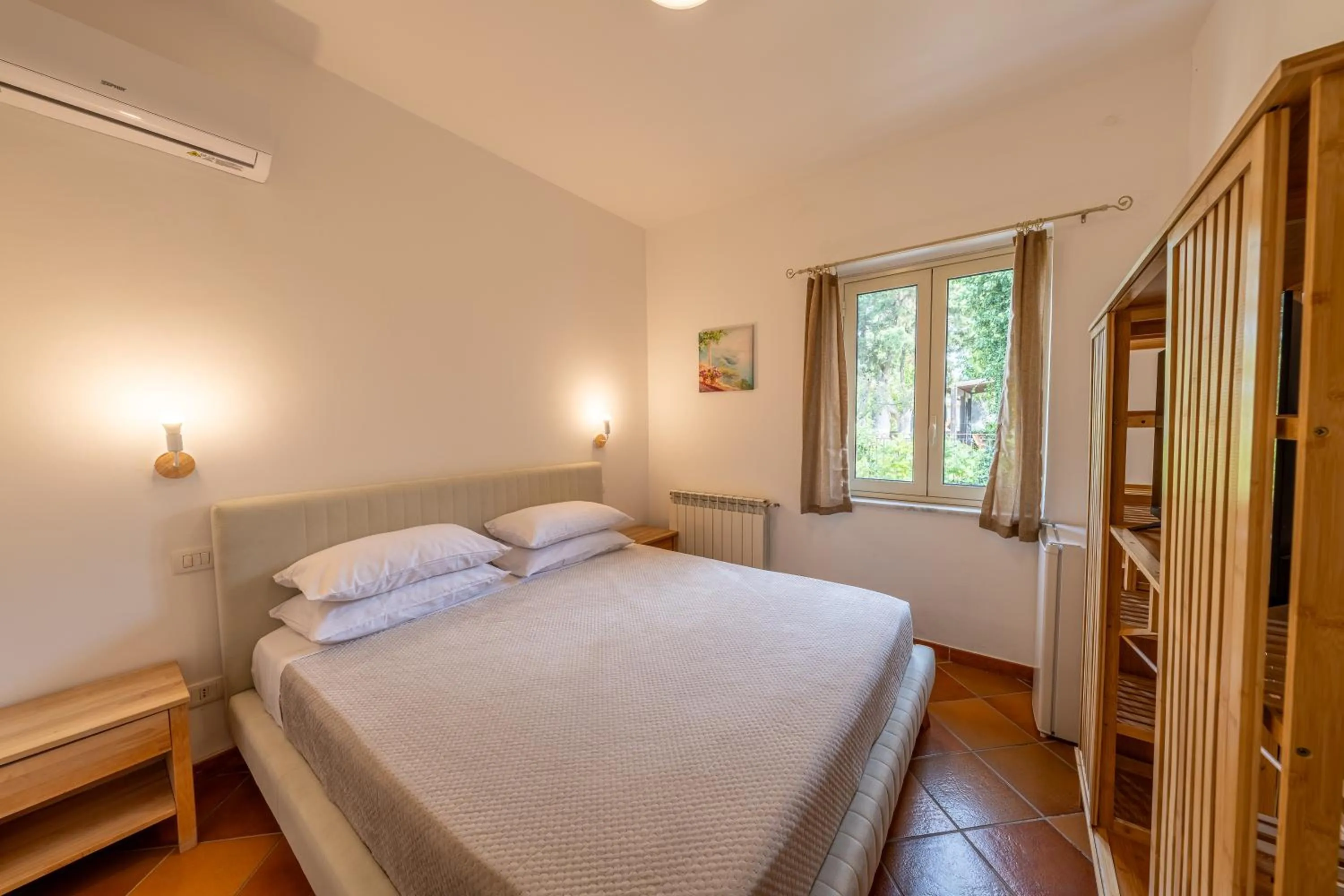 Photo of the whole room, Bed in Villa Carlotta Resort