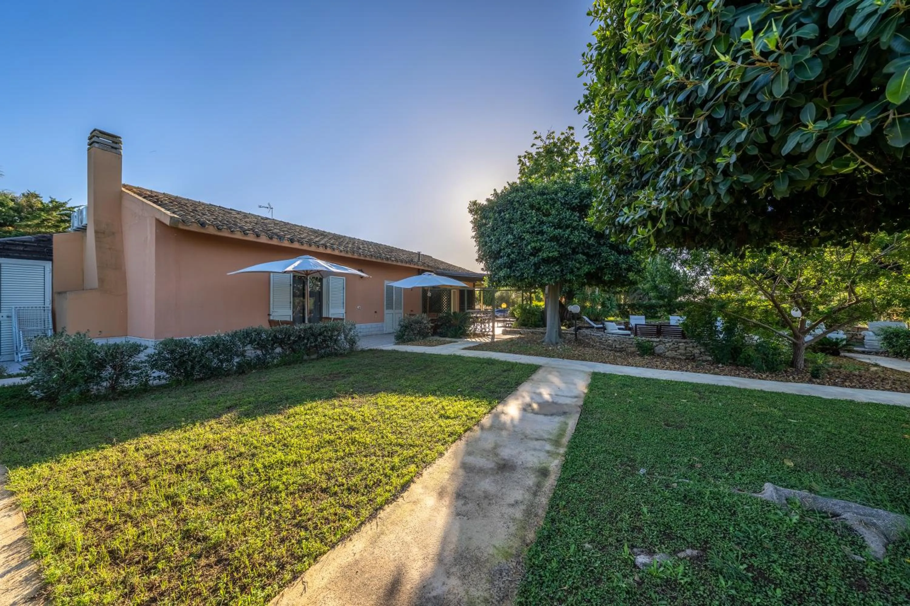 Garden in Villa Carlotta Resort