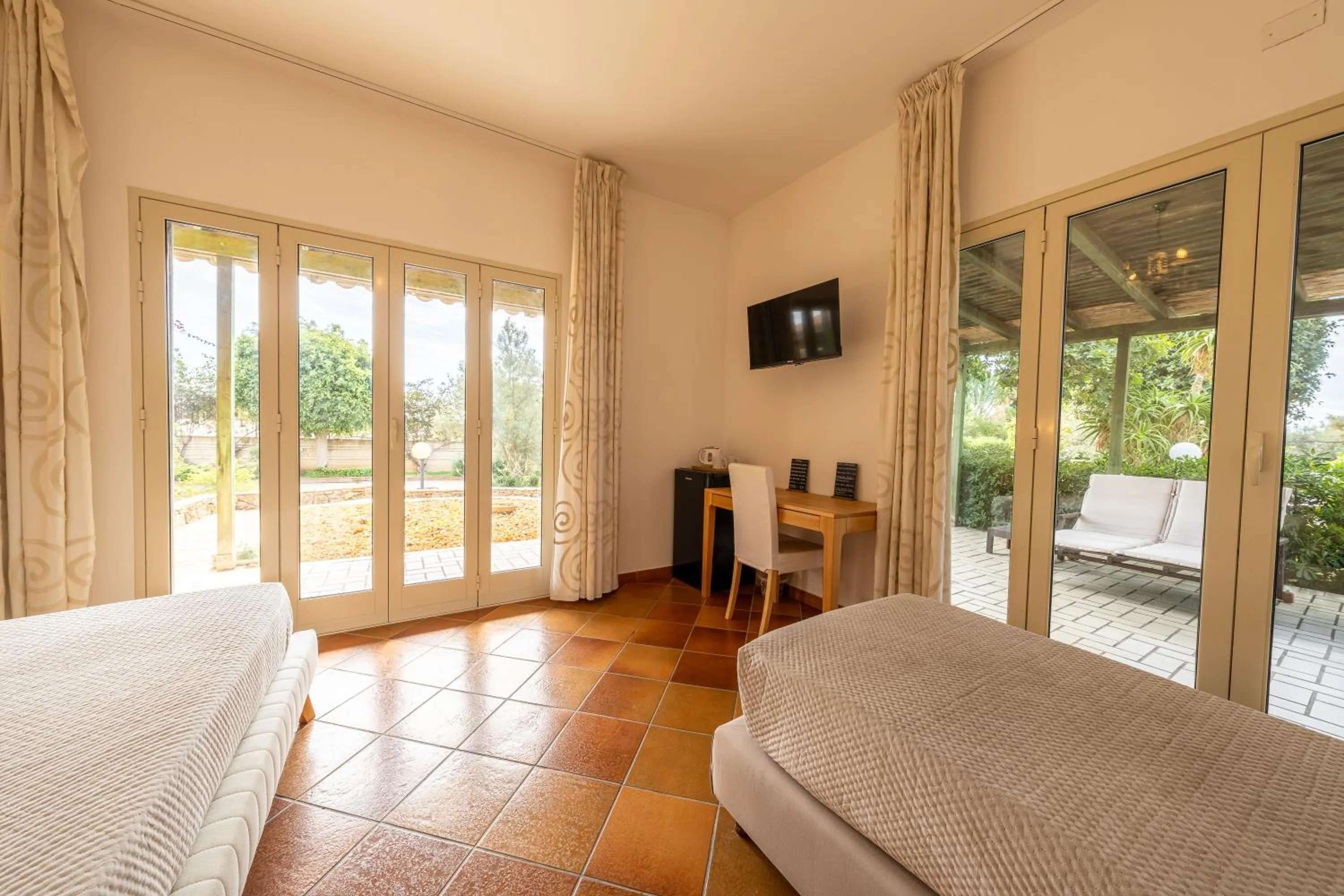 Photo of the whole room, Bed in Villa Carlotta Resort