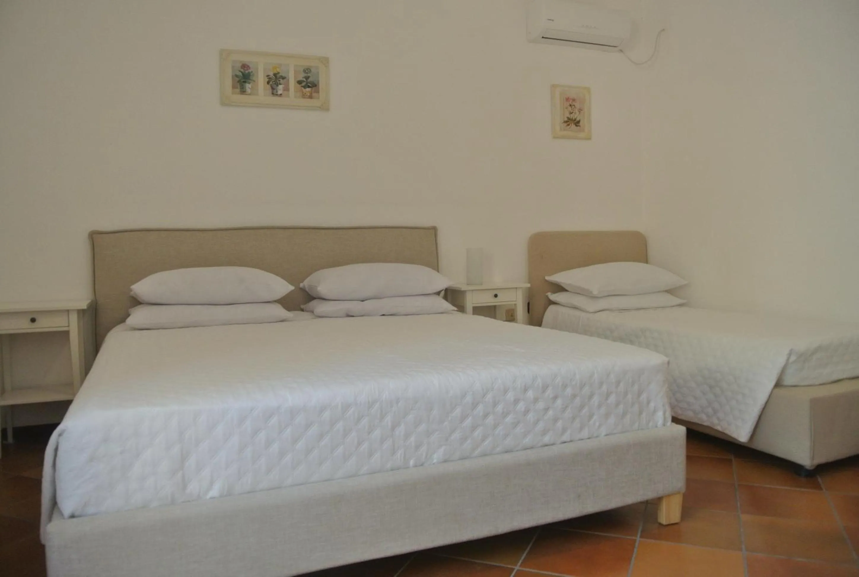 Bedroom, Bed in Villa Carlotta Resort