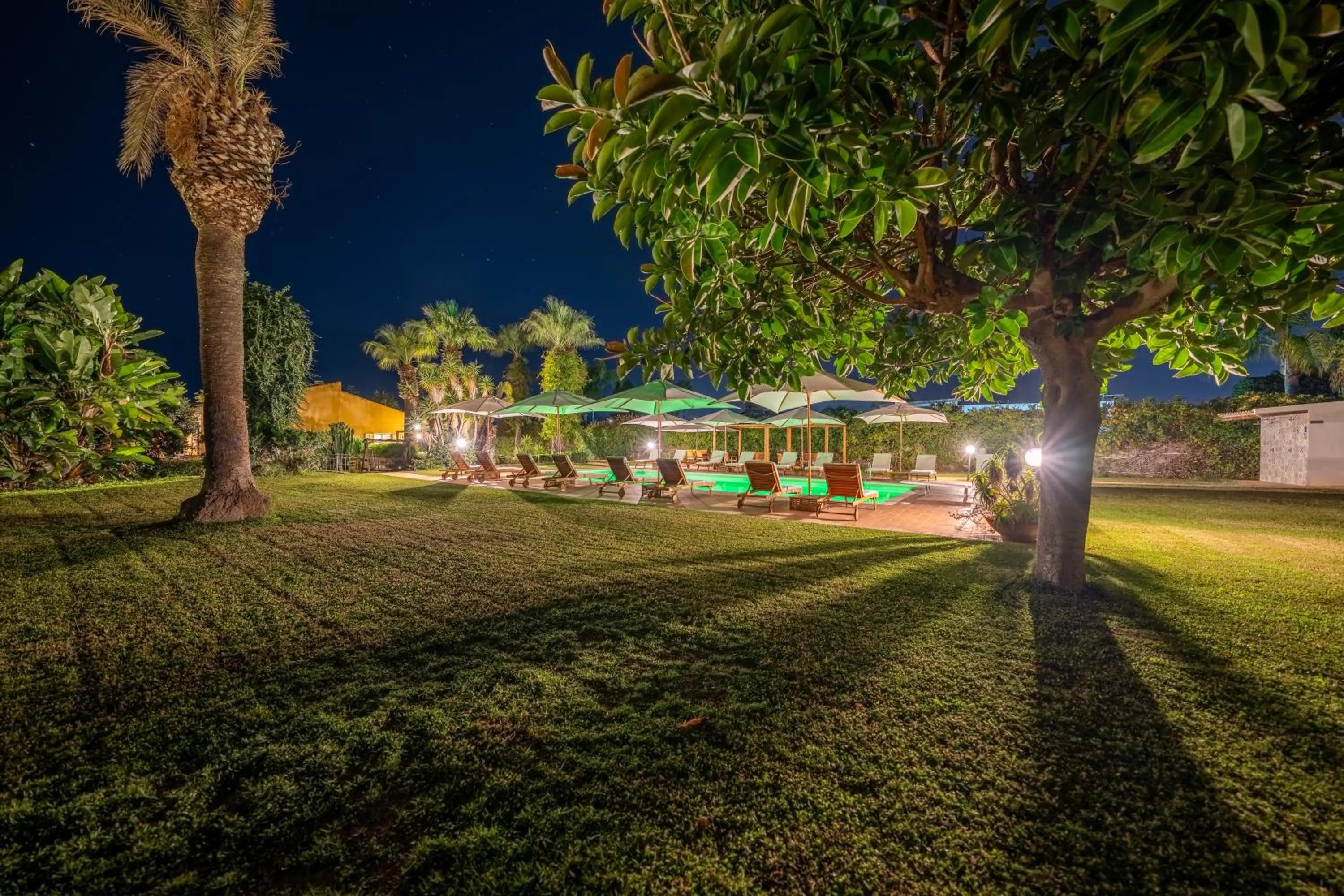 Garden in Villa Carlotta Resort