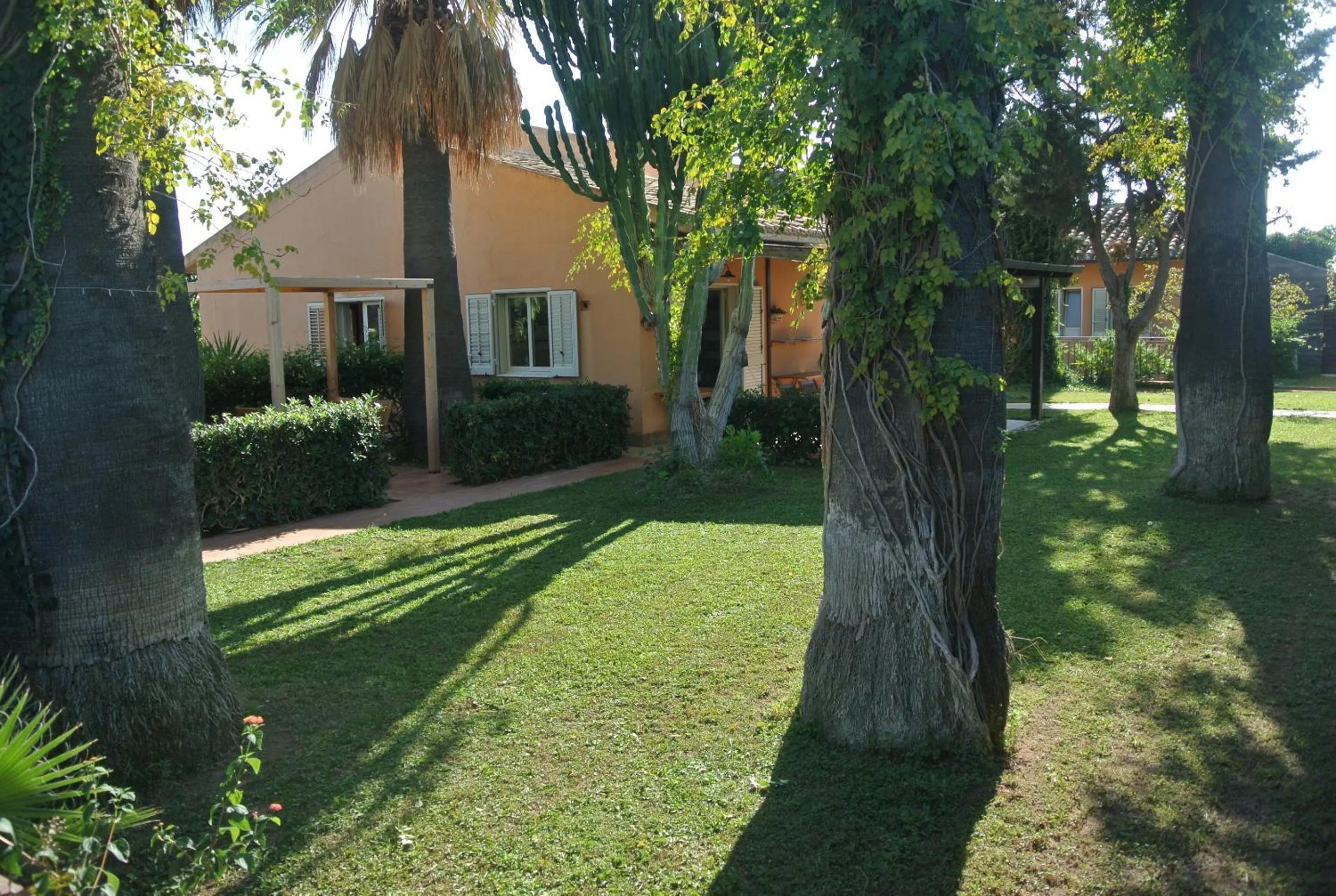 Garden in Villa Carlotta Resort