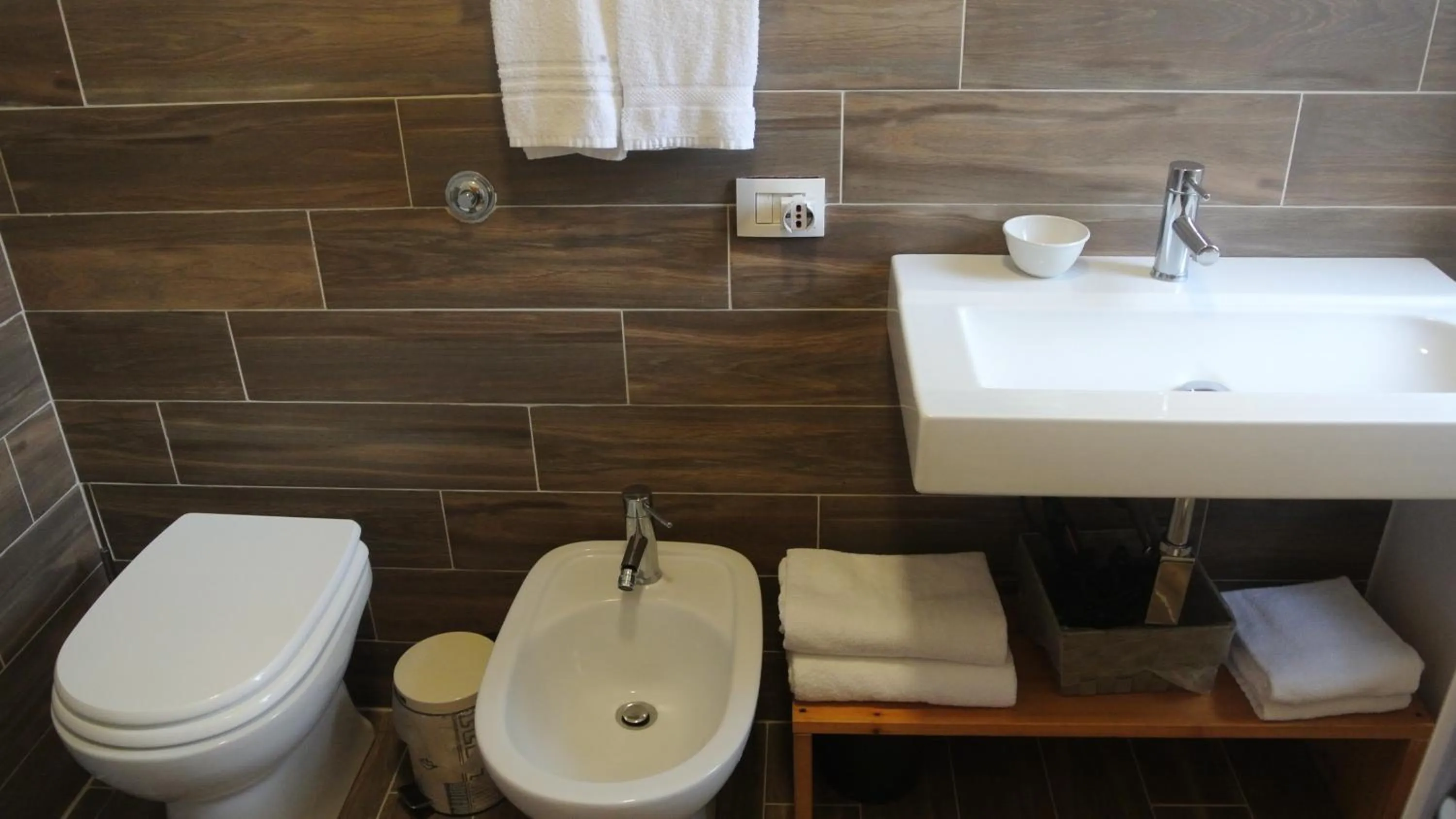 Bathroom in Villa Carlotta Resort