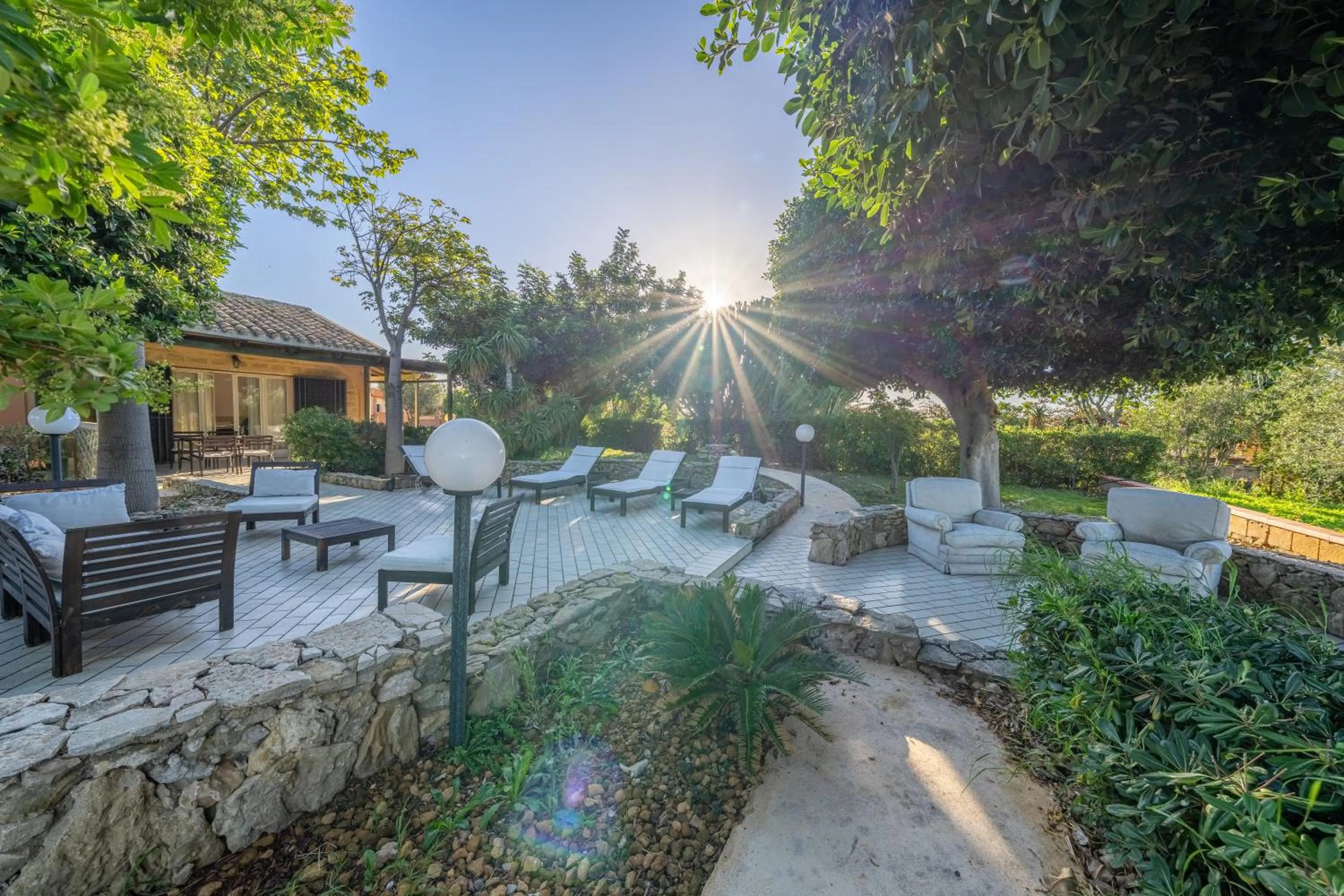 Garden in Villa Carlotta Resort