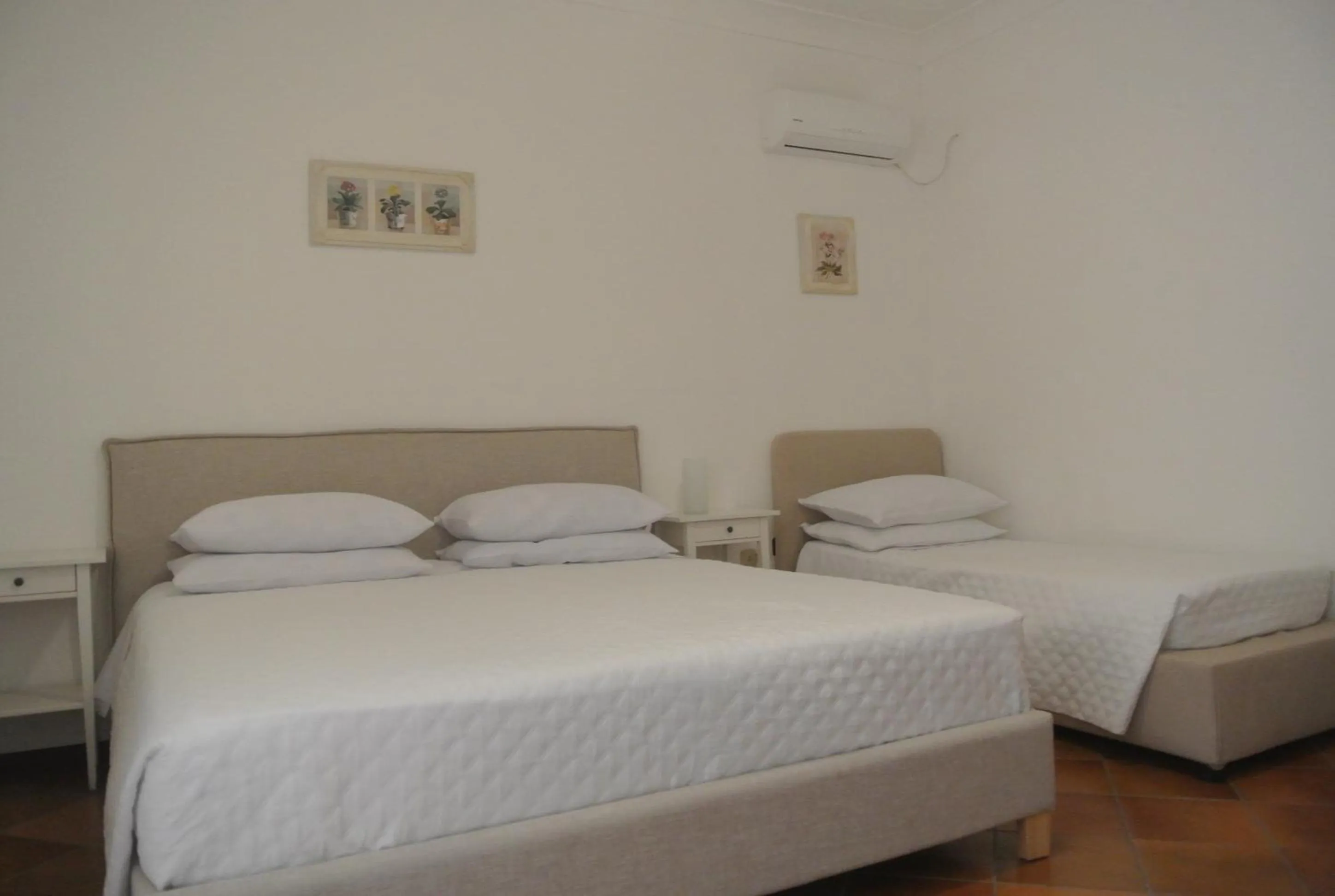 Bedroom, Bed in Villa Carlotta Resort