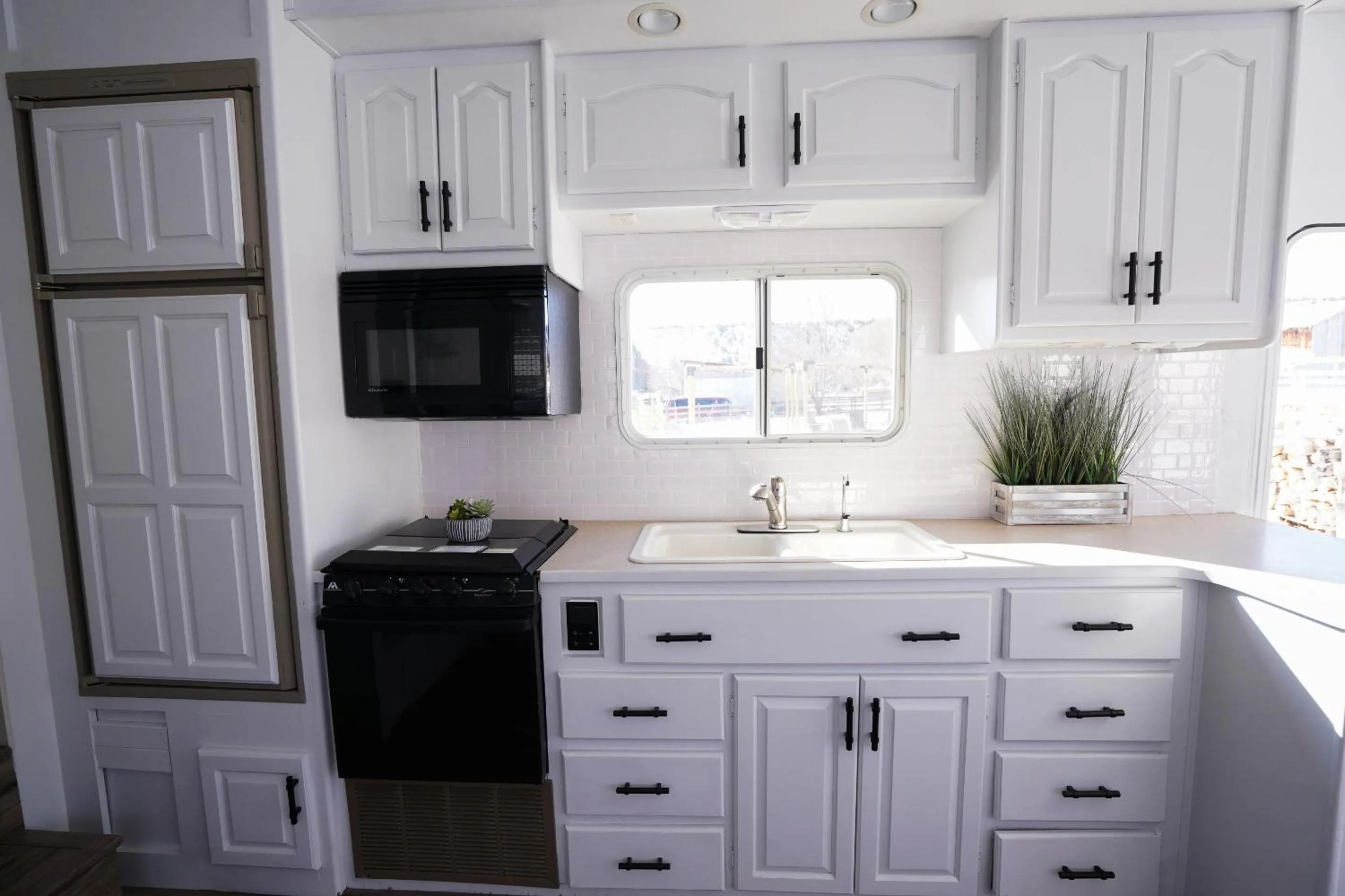 Kitchen or kitchenette in Happy Trails Bed and Breakfast