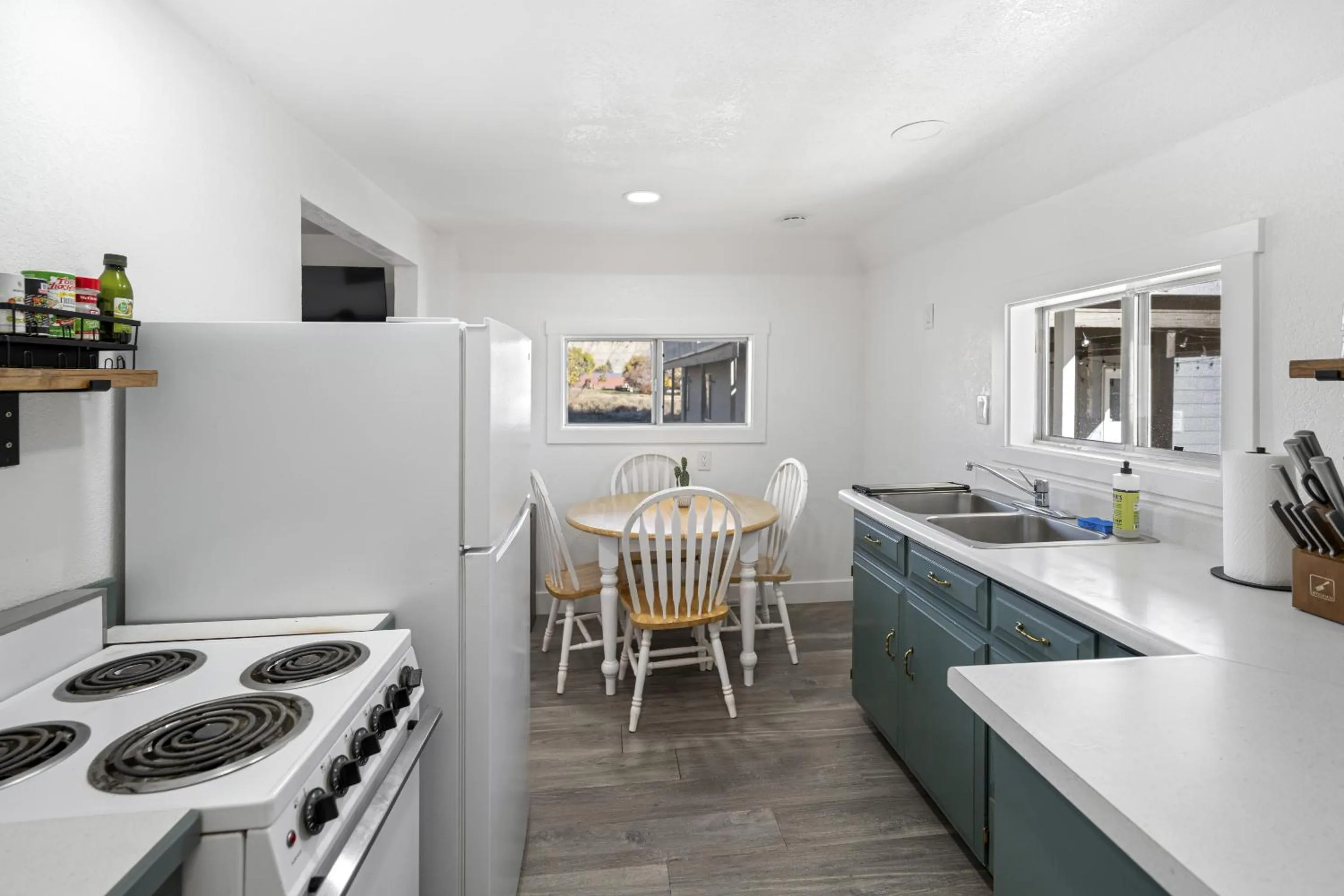 Kitchen or kitchenette in Happy Trails Bed and Breakfast