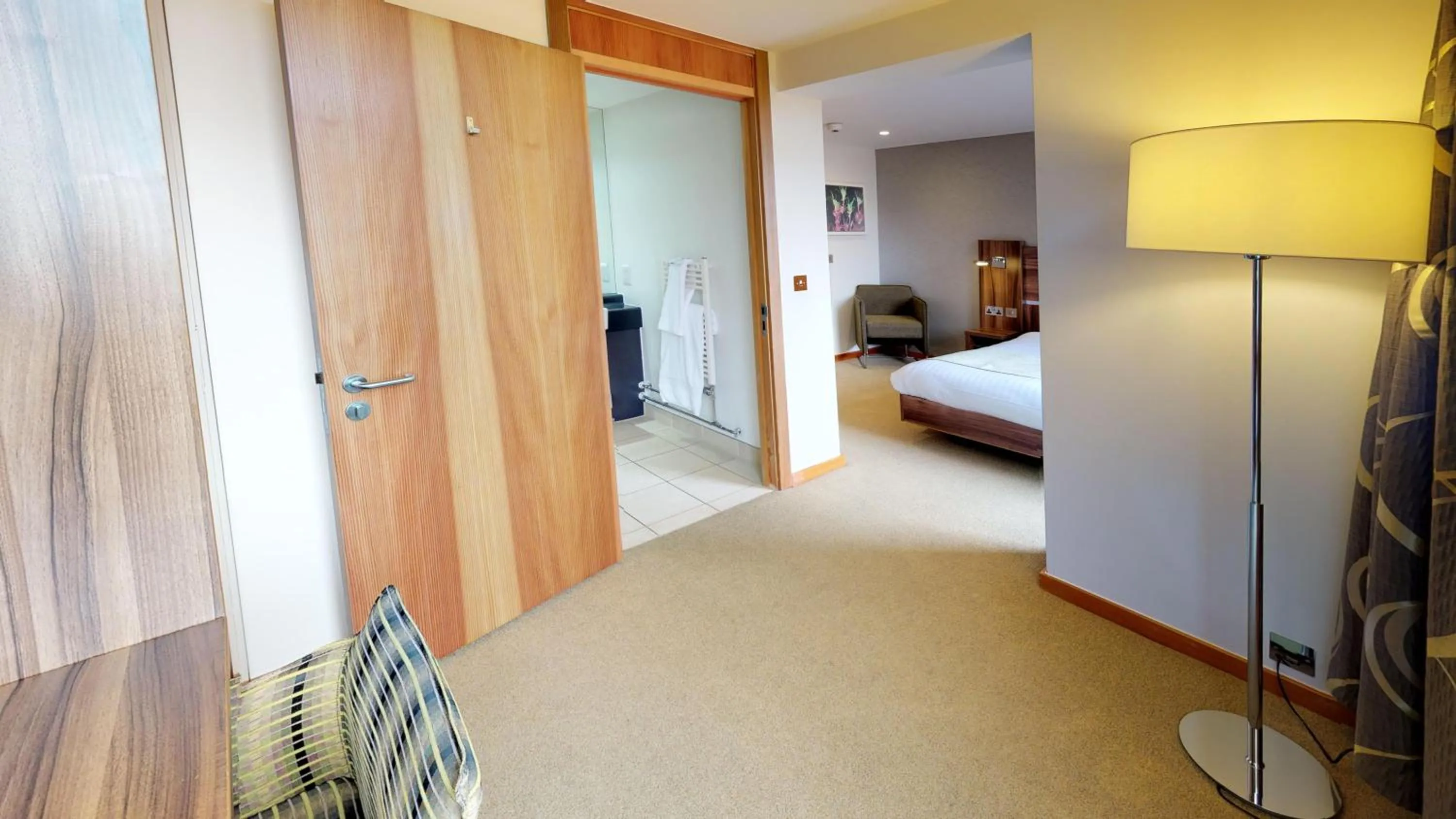 Photo of the whole room in College Court Hotel