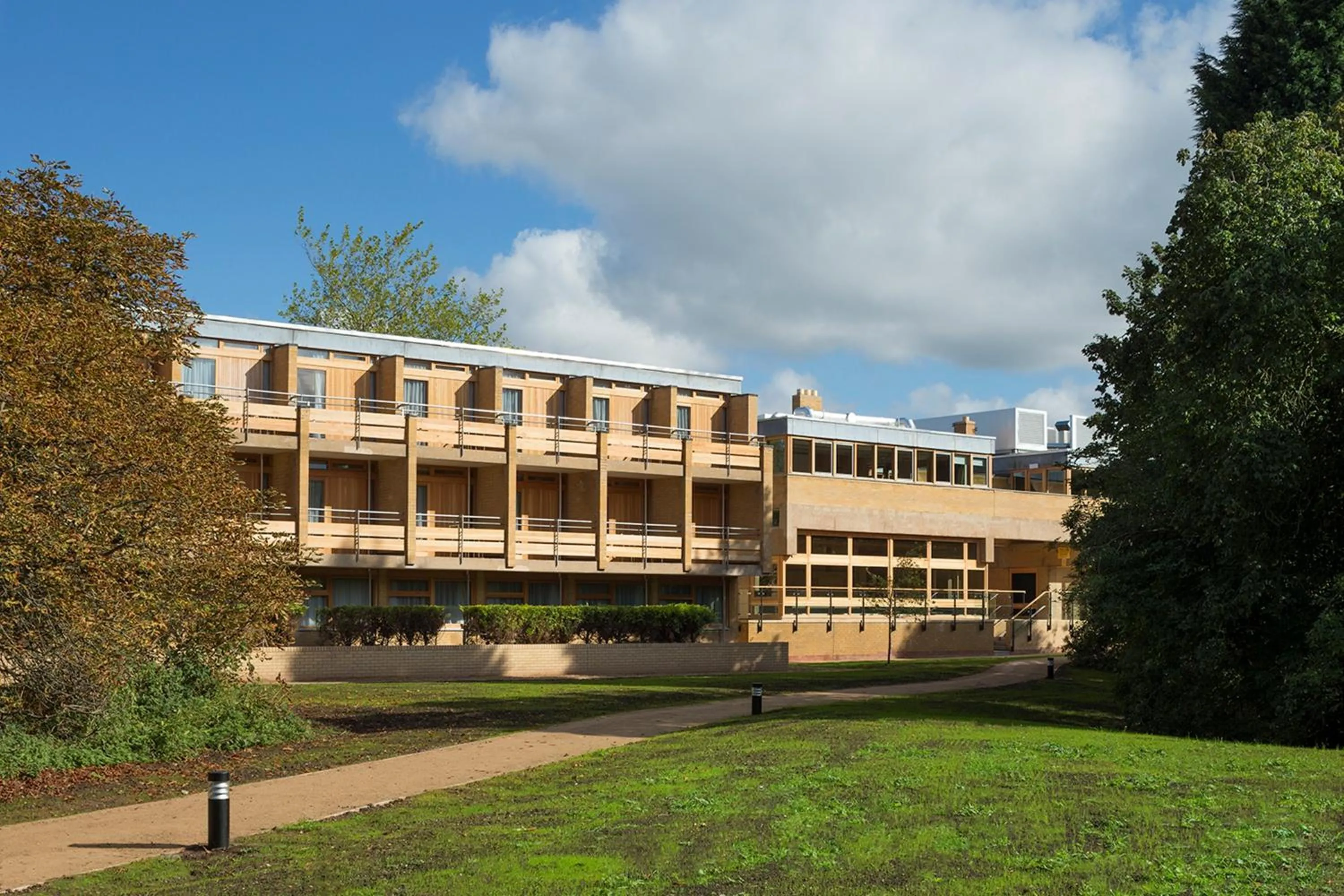 Facade/entrance in College Court Hotel