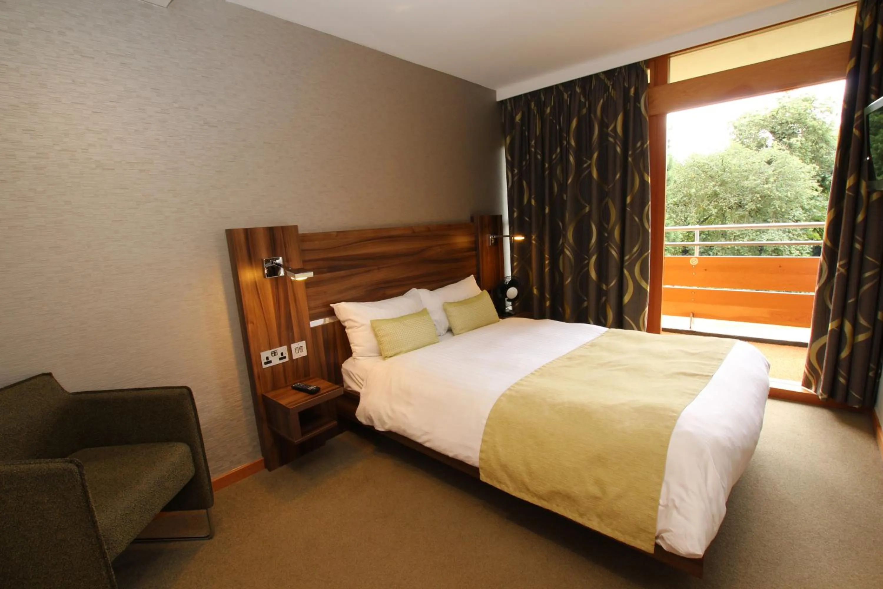 Photo of the whole room in College Court Hotel