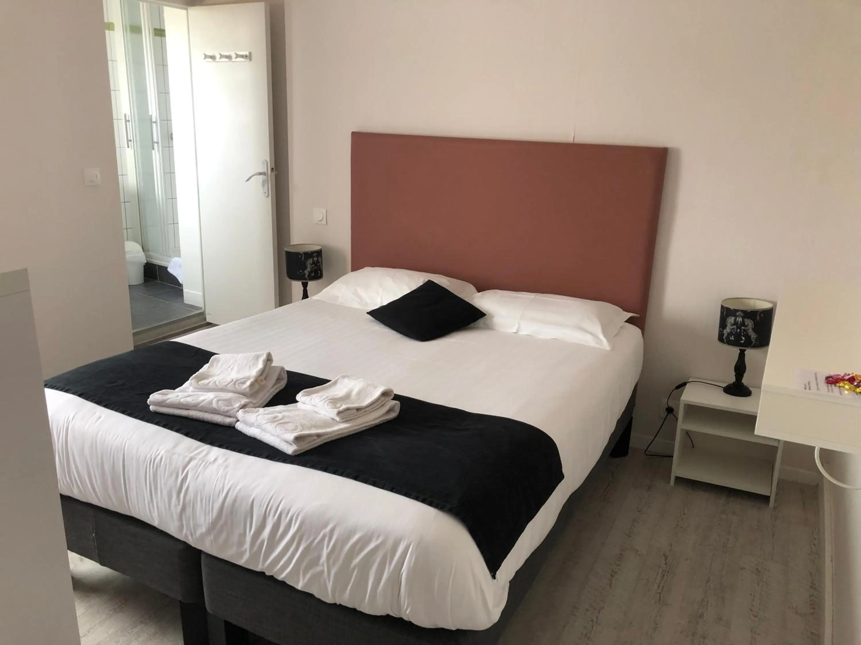 Bed in Le Crist'Al, hôtel climatisé, front de mer, proche du centre ville, et solution de restauration