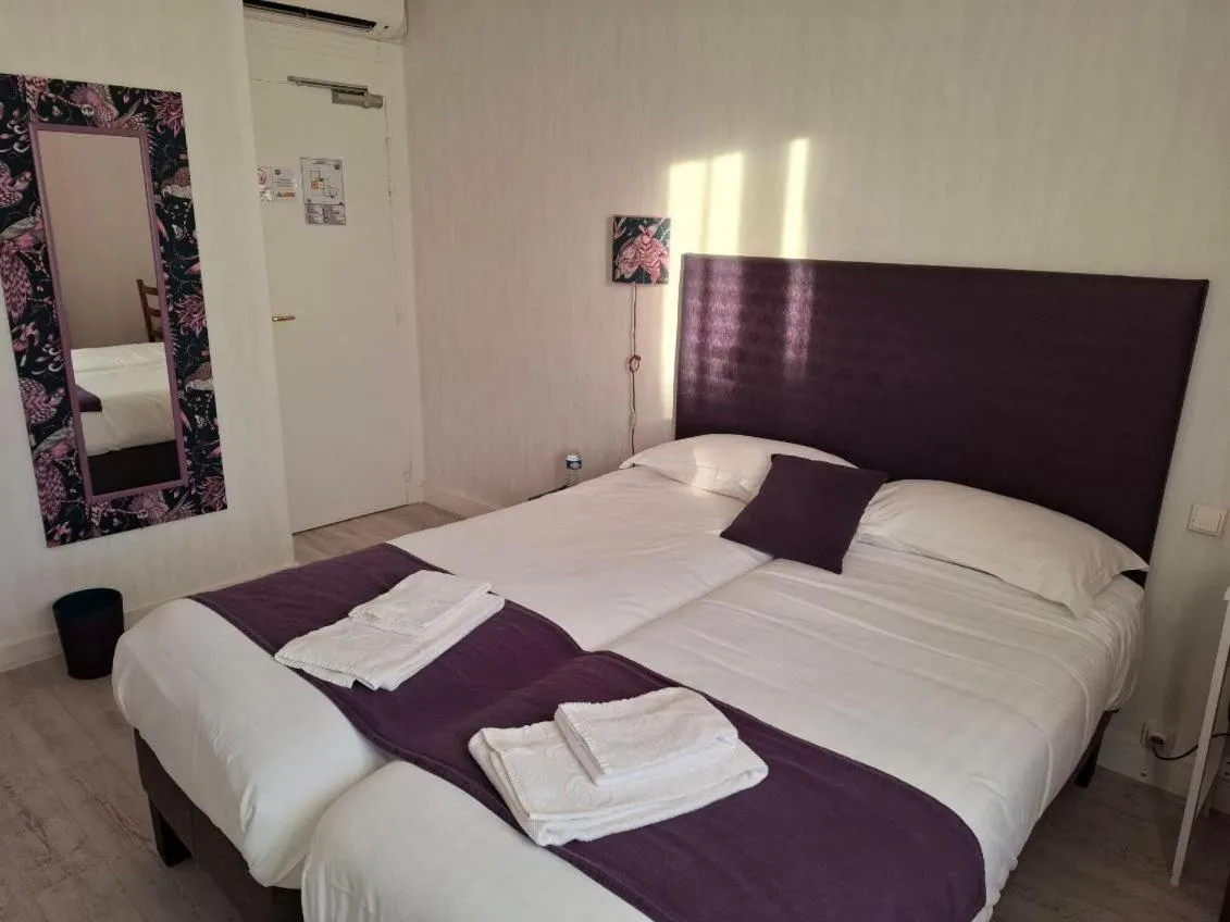 Decorative detail, Bed in Le Crist'Al, hôtel climatisé, front de mer, proche du centre ville, et solution de restauration