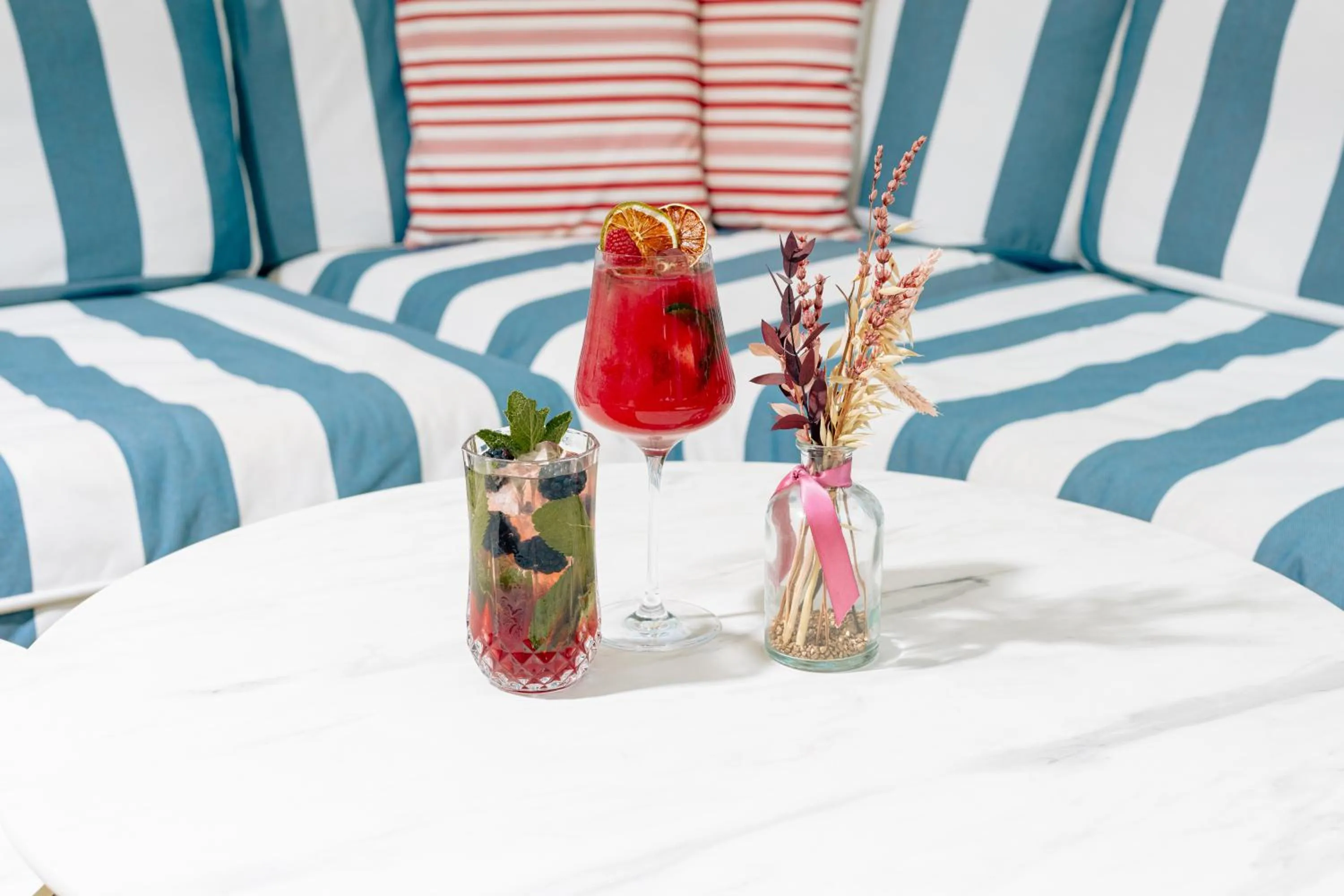 Balcony/Terrace, Bed in Grand Hotel National Luzern