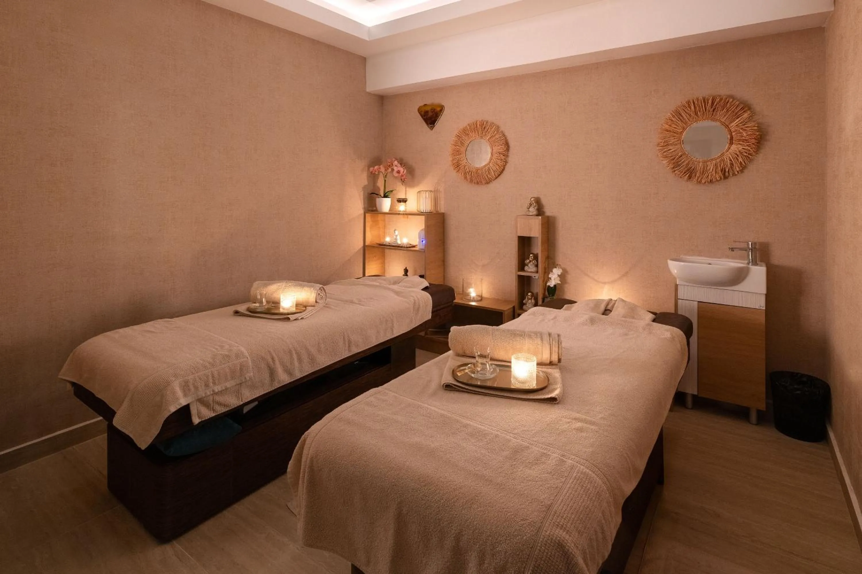 Massage, Bed in Acandia Hotel