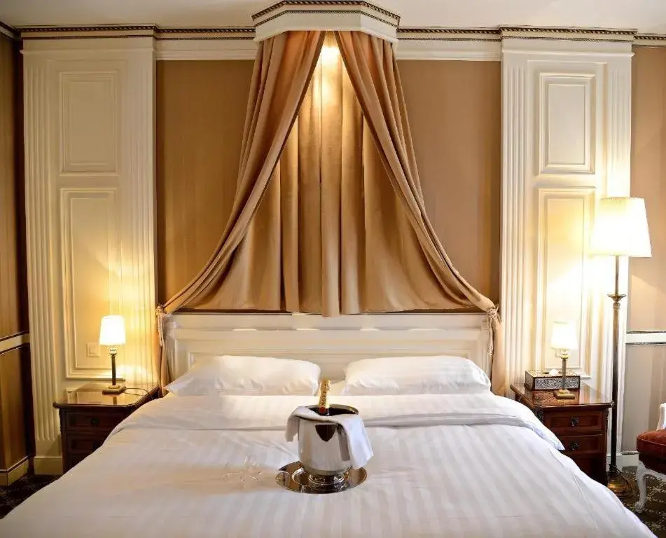 Junior Suite with Balcony in Carlton Lausanne Boutique Hôtel Junior Suite with Balcony in Carlton Lausanne Boutique Hôtel