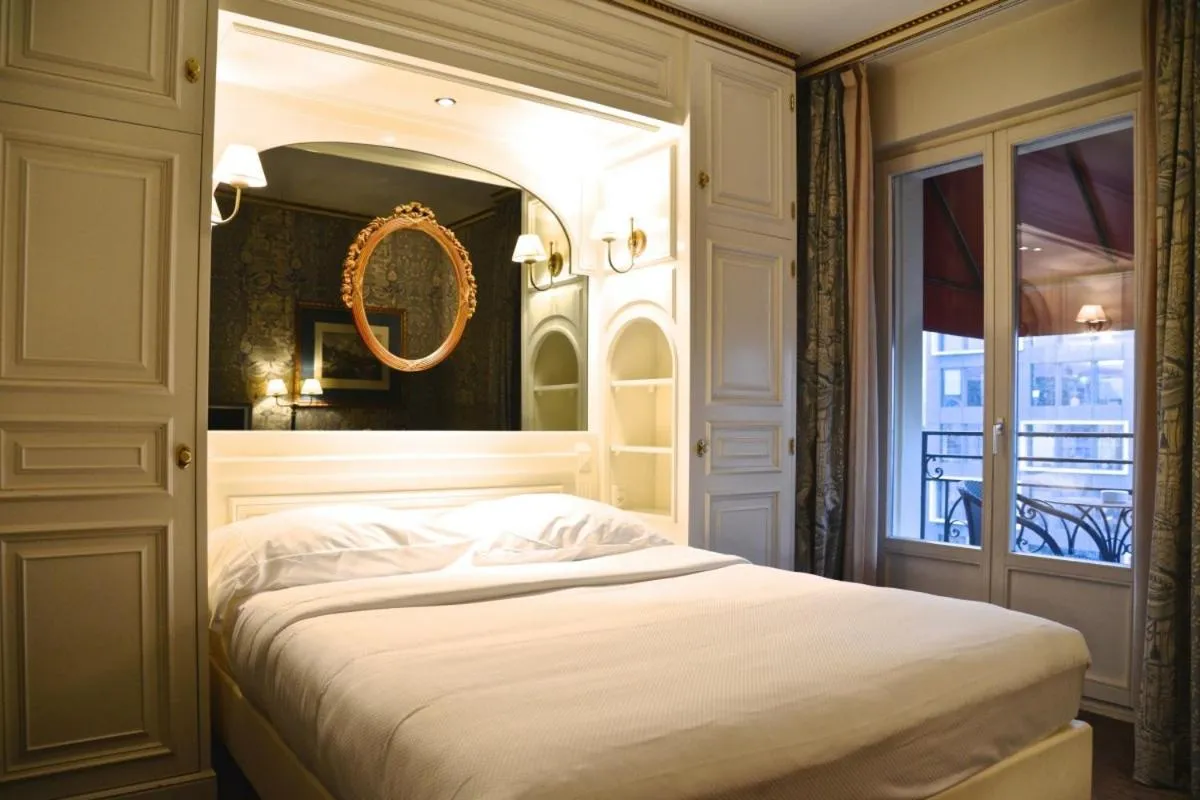 Bed in Carlton Lausanne Boutique Hôtel