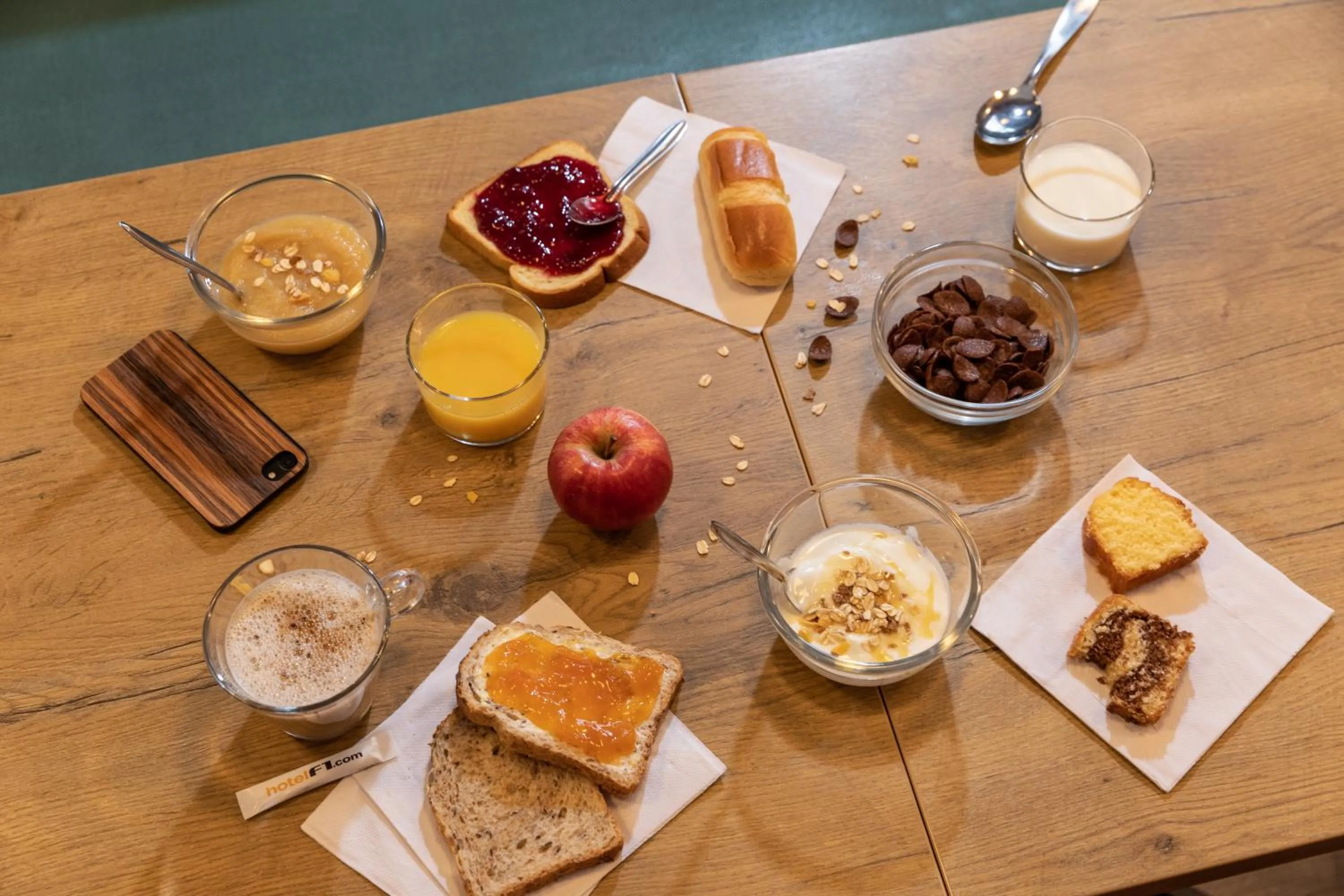 Food and drinks in hotelF1 Toulon Est La Valette