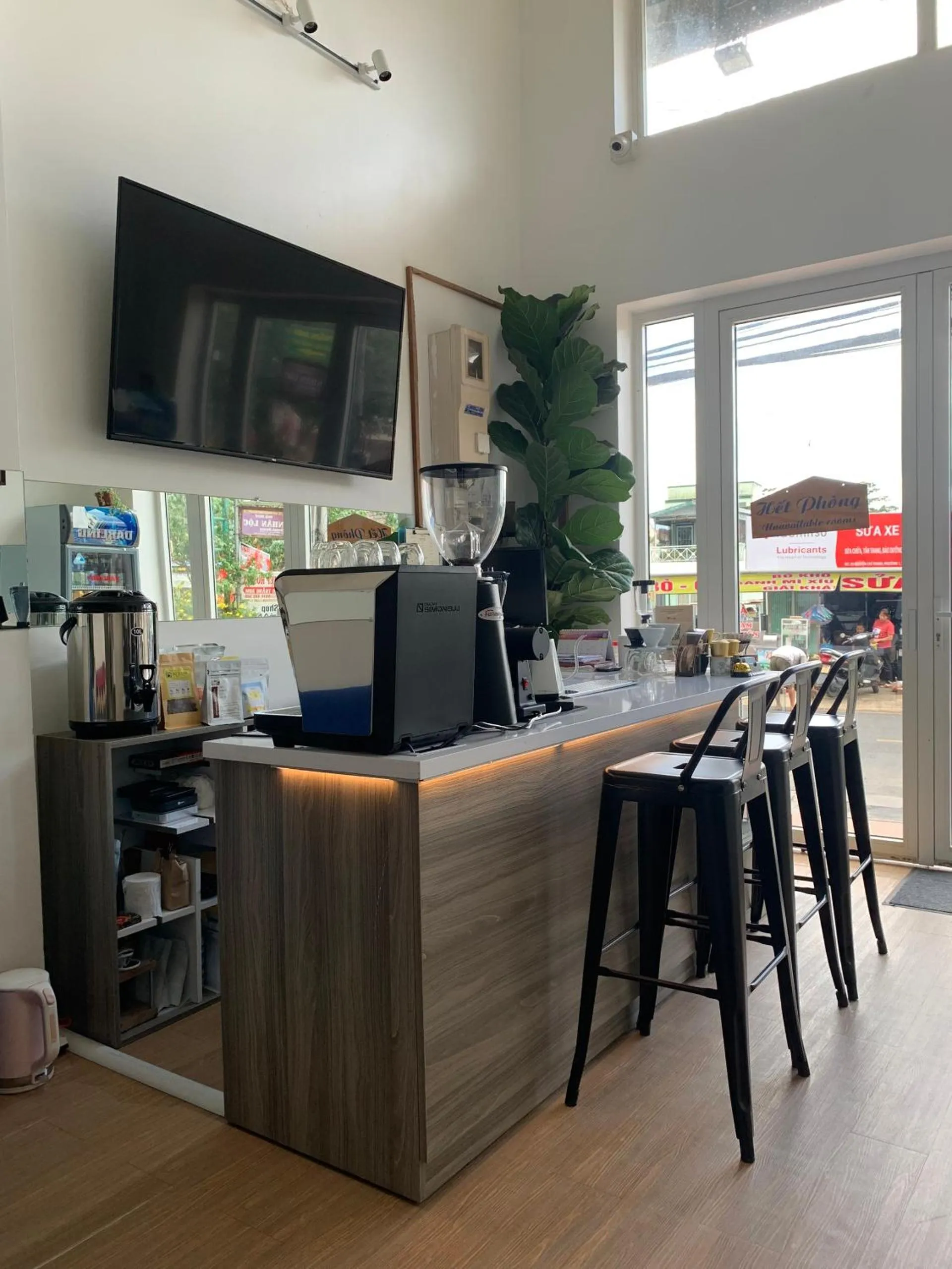 TV and multimedia in Chau Giang Hotel