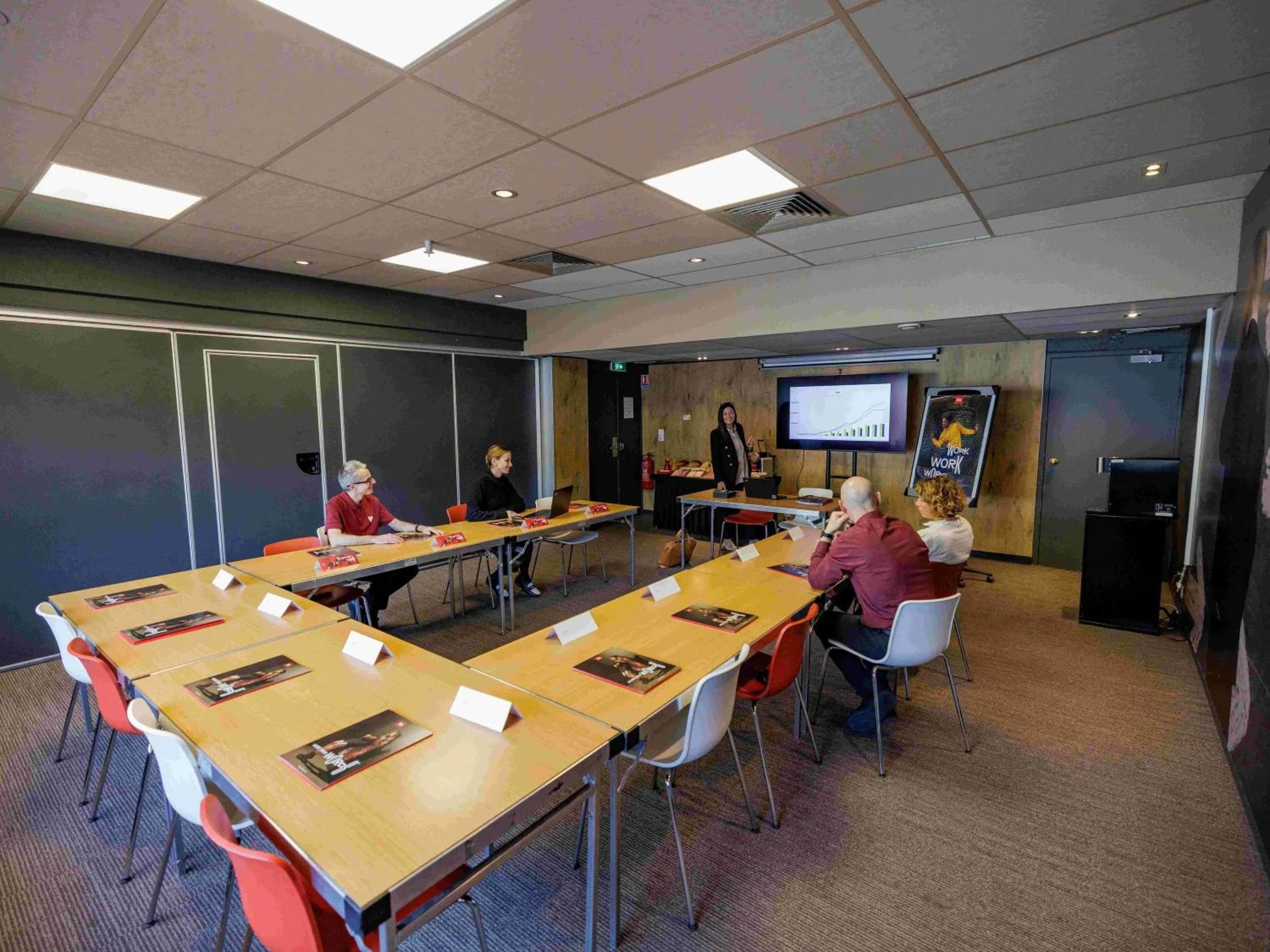 Meeting/conference room in ibis Toulon La Valette