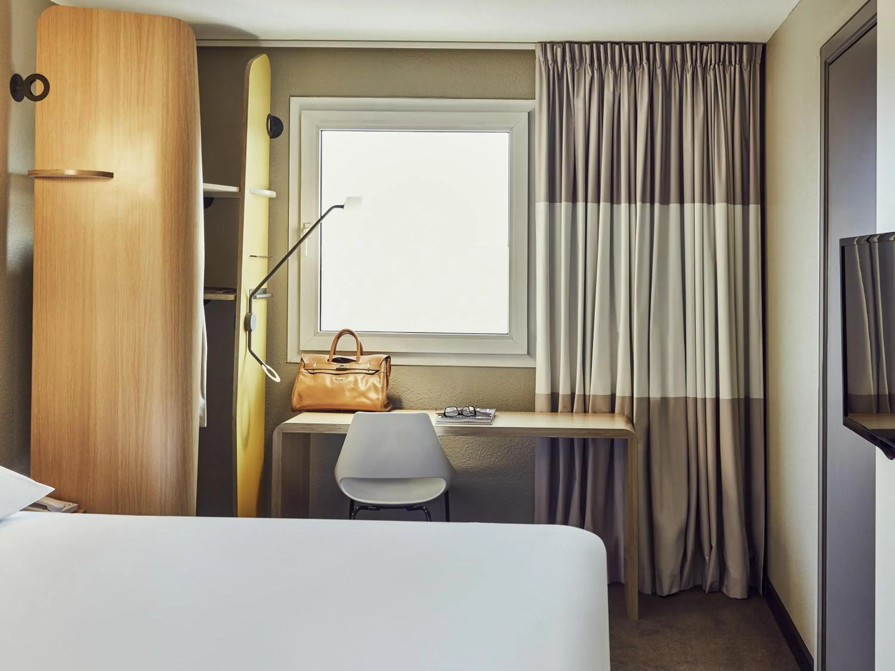 Bedroom, Bed in ibis Toulon La Valette Bedroom, Bed in ibis Toulon La Valette