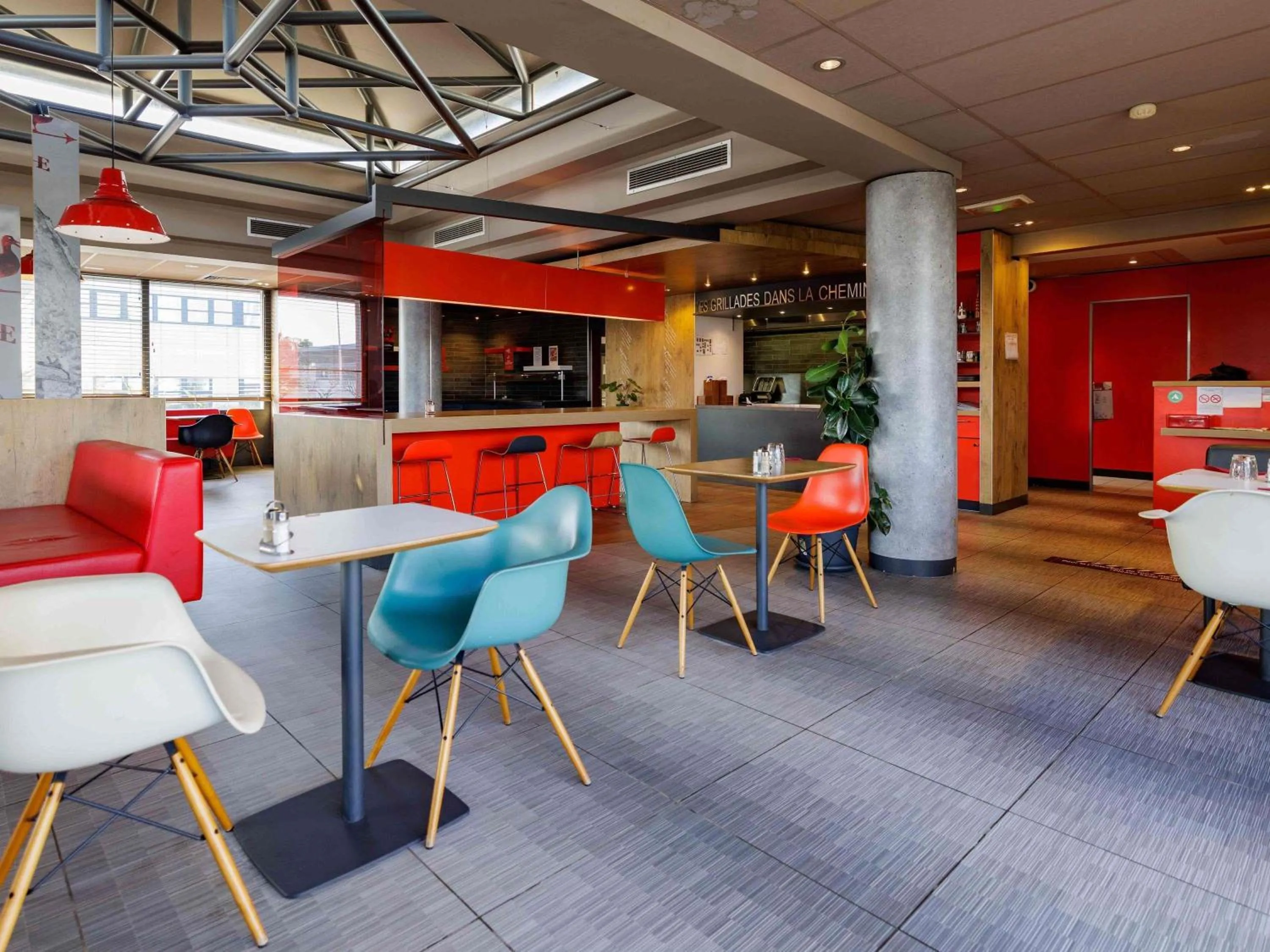 Lounge or bar in ibis Toulon La Valette