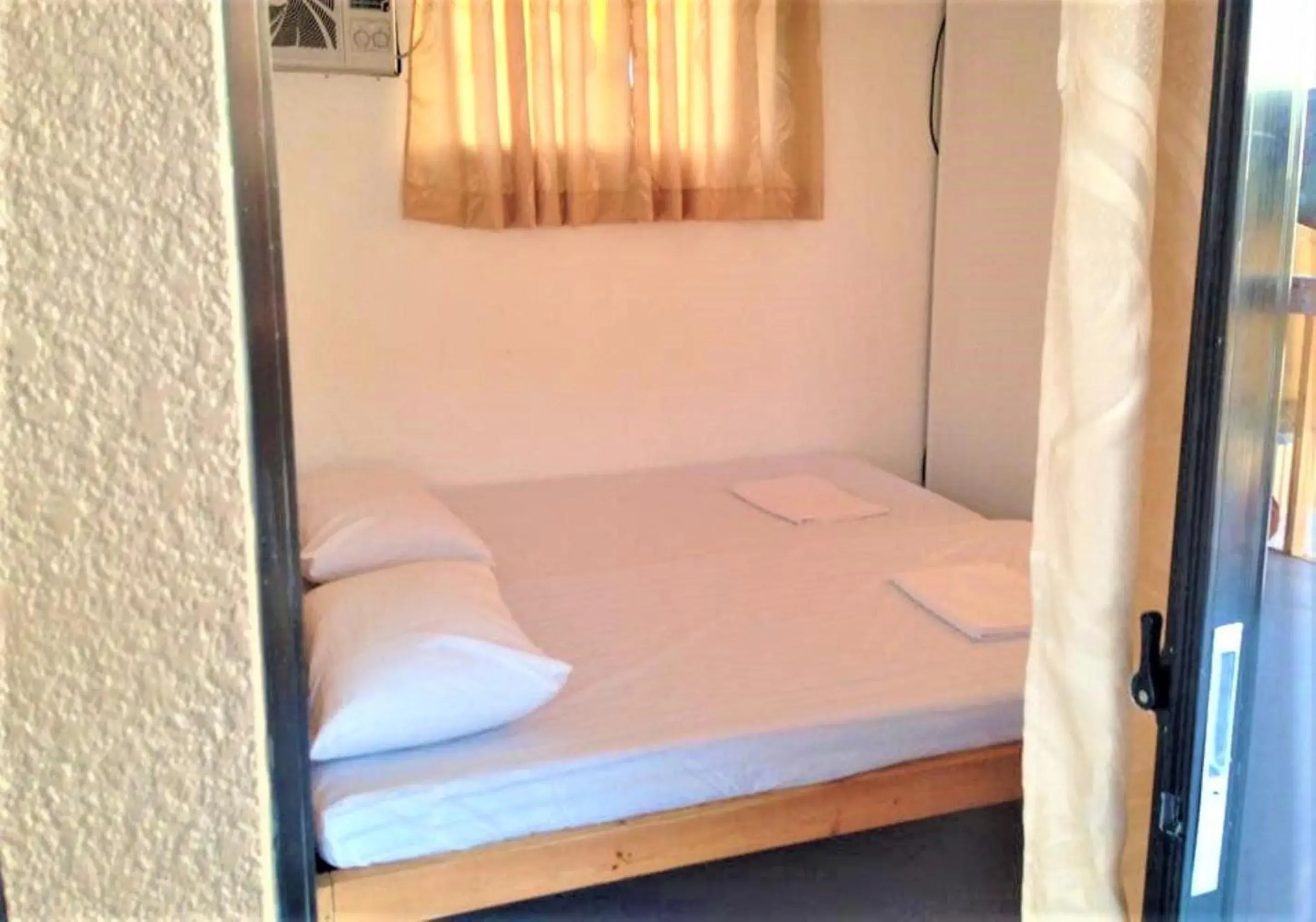 Bedroom, Bed in Surfer's Point Deck Bedroom, Bed in Surfer's Point Deck