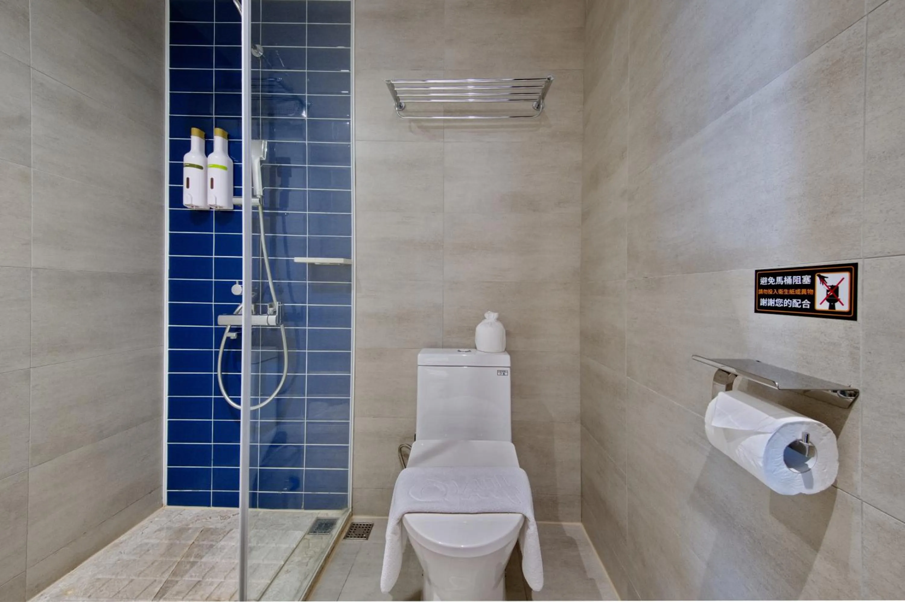 Toilet in OLAH Poshtel - Hualien Zhongfu