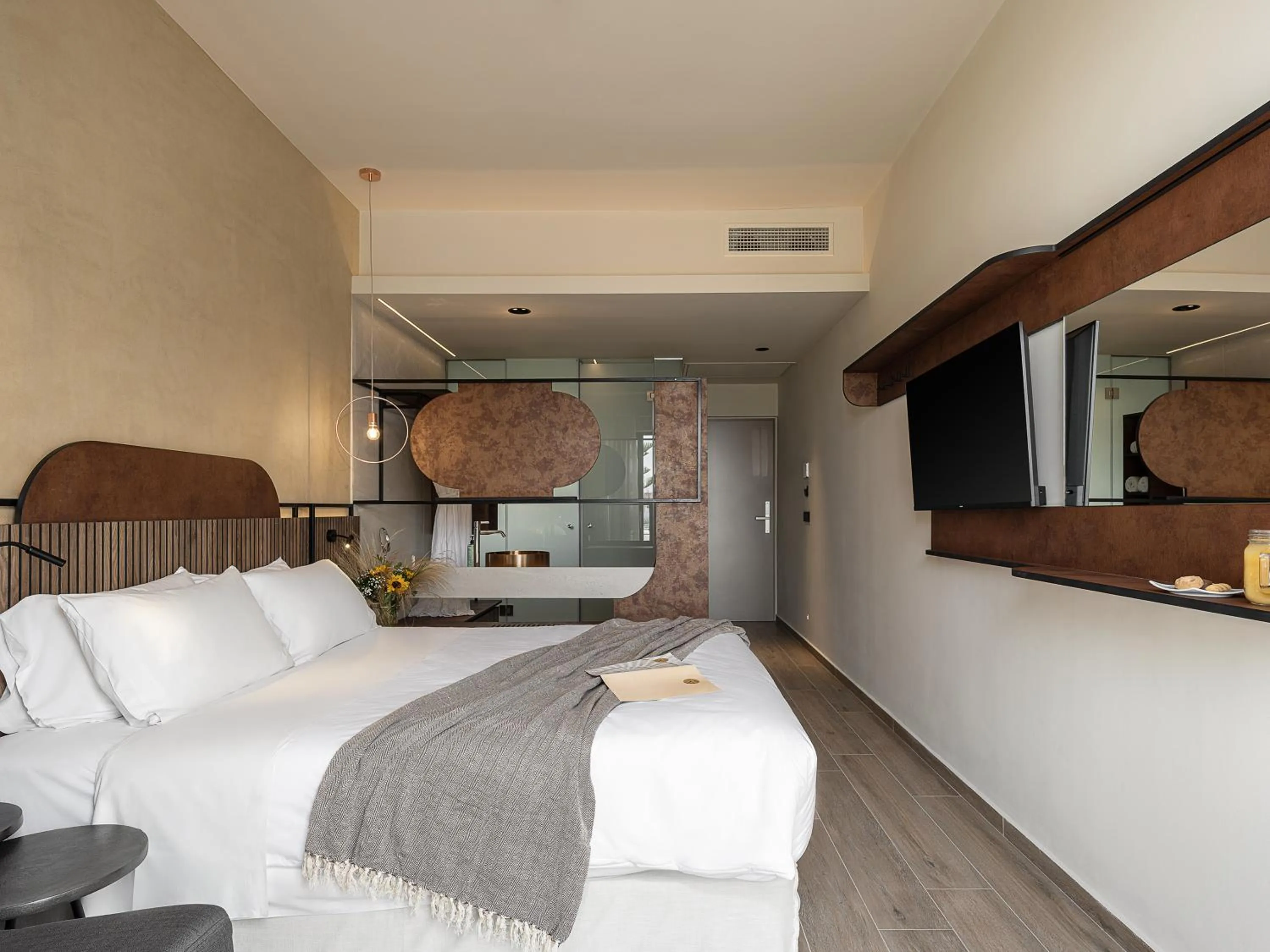 Bedroom, Bed in Geraniotis Hotel and Resort