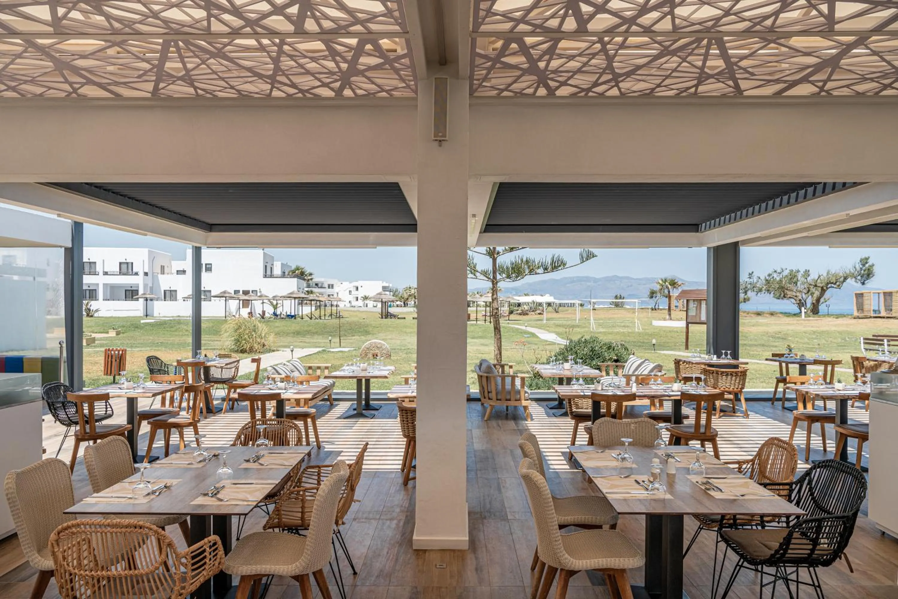 Restaurant/places to eat in Geraniotis Hotel and Resort