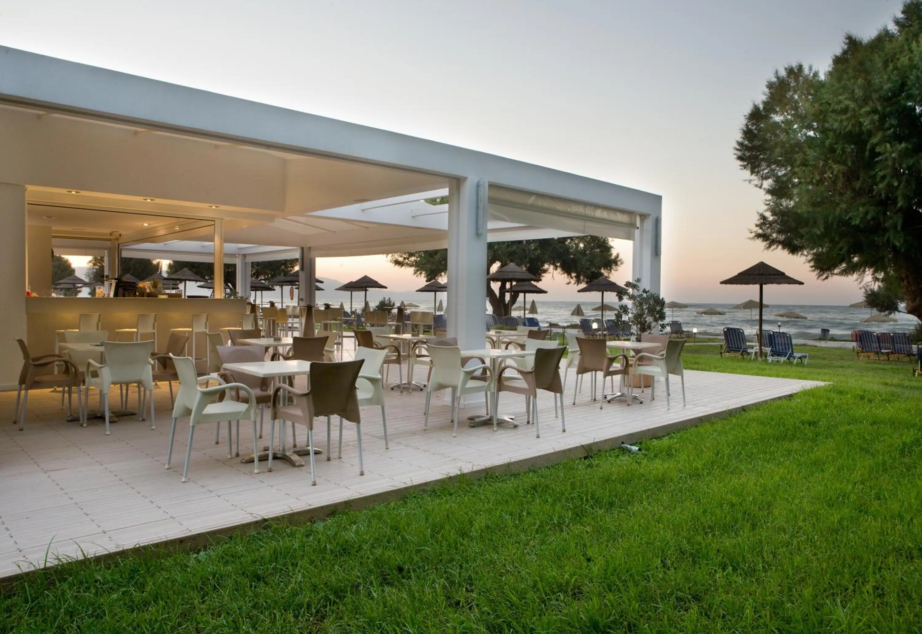 Restaurant/places to eat in Geraniotis Hotel and Resort