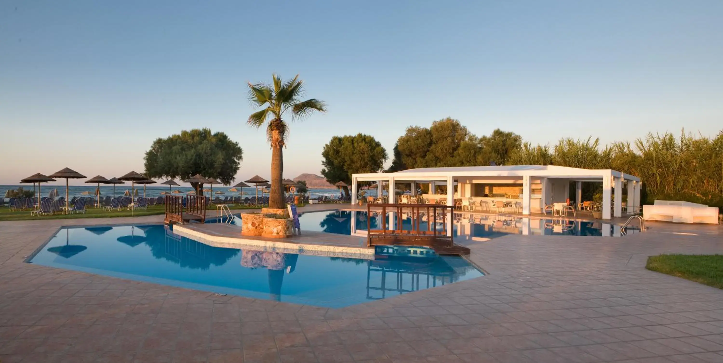 Lounge or bar in Geraniotis Hotel and Resort Lounge or bar in Geraniotis Hotel and Resort