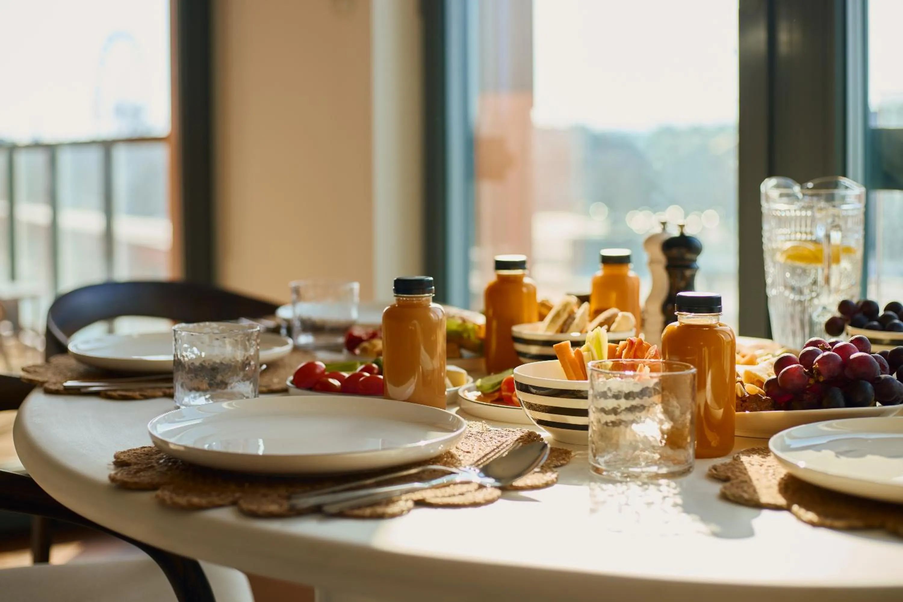 Breakfast in Aura III Apartments & Free Parking by Downtown Apartments
