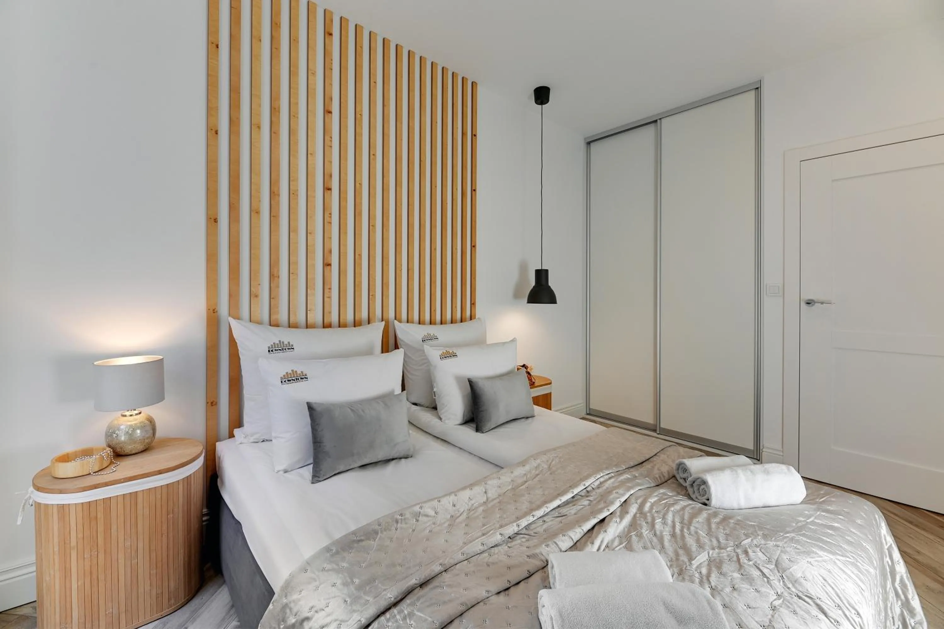 Bed in Aura III Apartments & Free Parking by Downtown Apartments