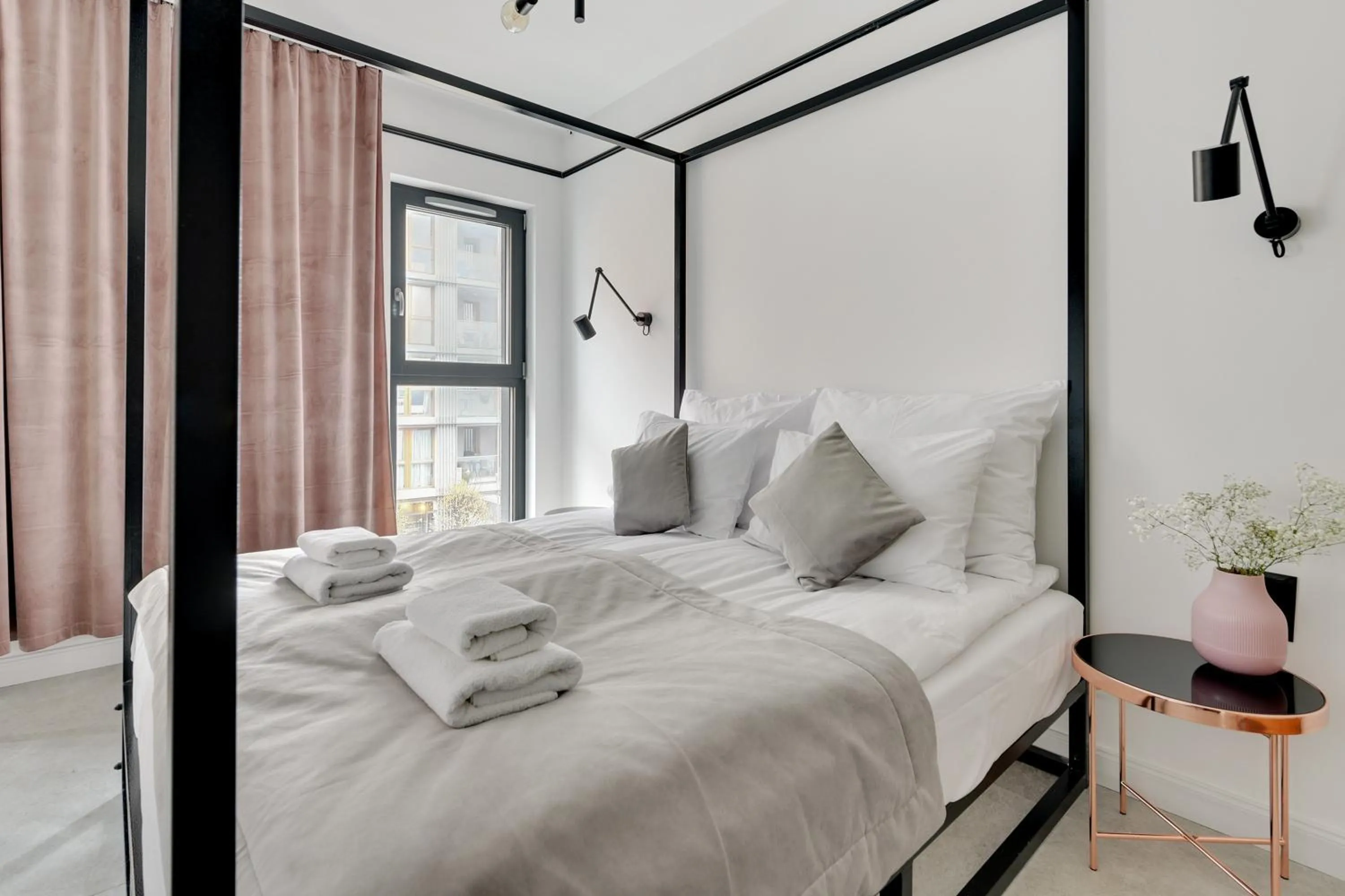 Bed in Aura III Apartments & Free Parking by Downtown Apartments