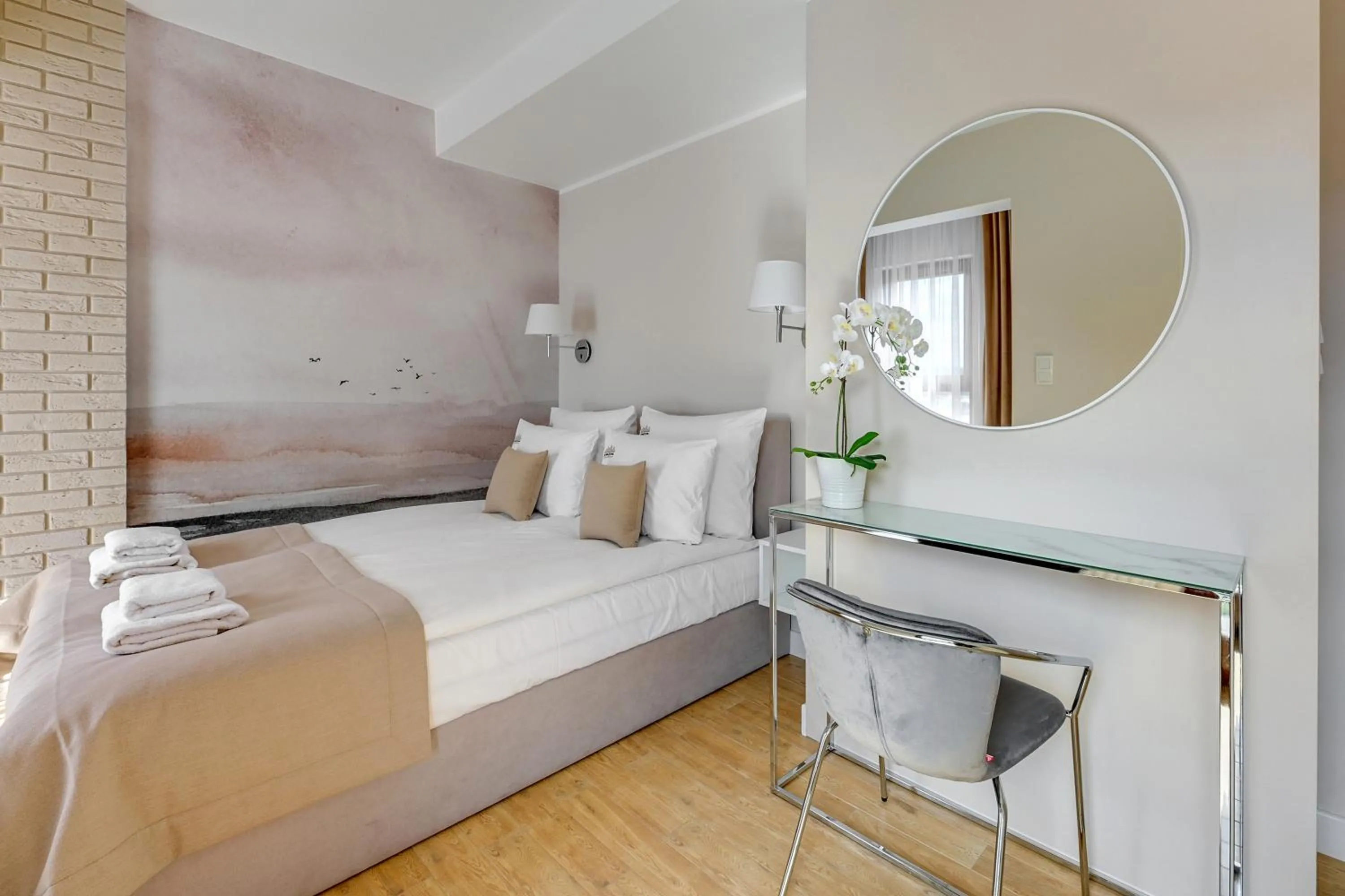 Bed in Aura III Apartments & Free Parking by Downtown Apartments