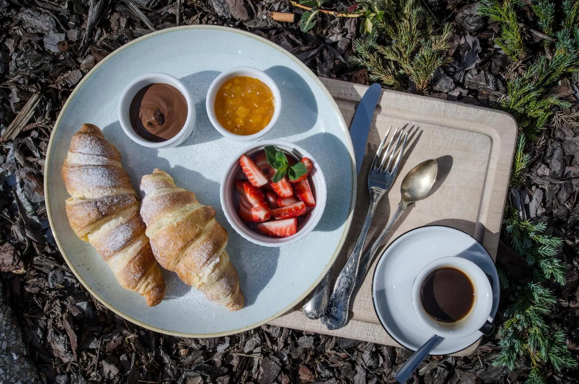 Breakfast in Aura III Apartments & Free Parking by Downtown Apartments
